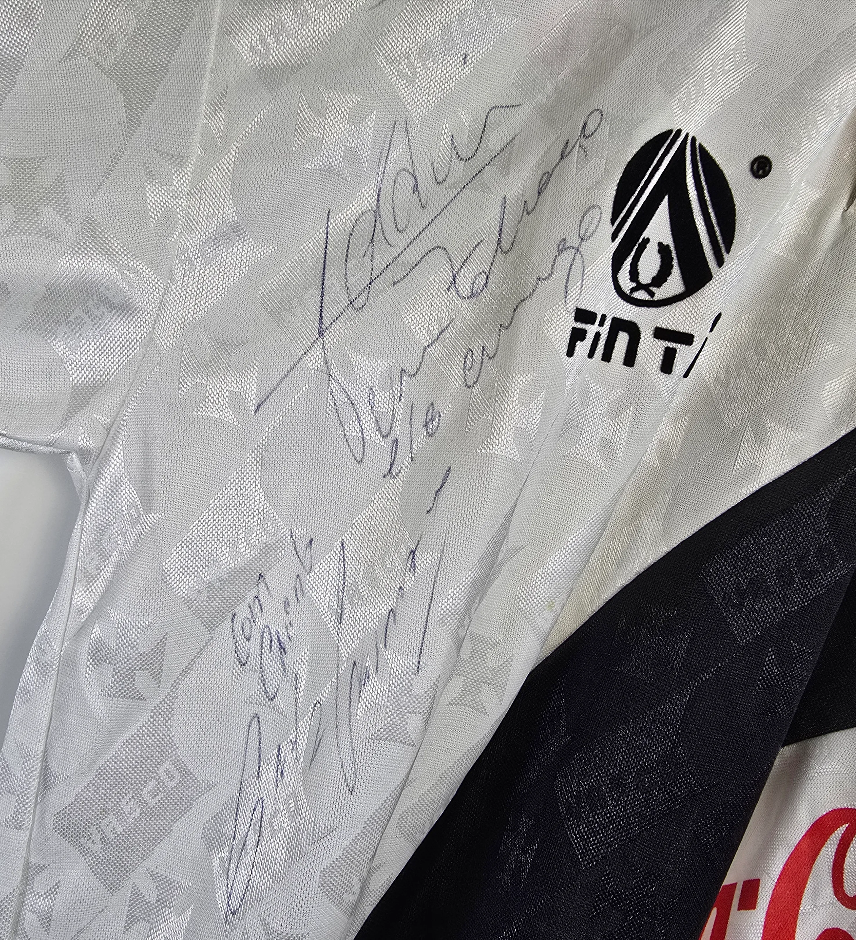 1994 Vasco Match-Worn Jersey, Three-time Carioca Champion, Signed by Valdir, Carlos Germano, and Leandro Ávila — imagem 4 de 5