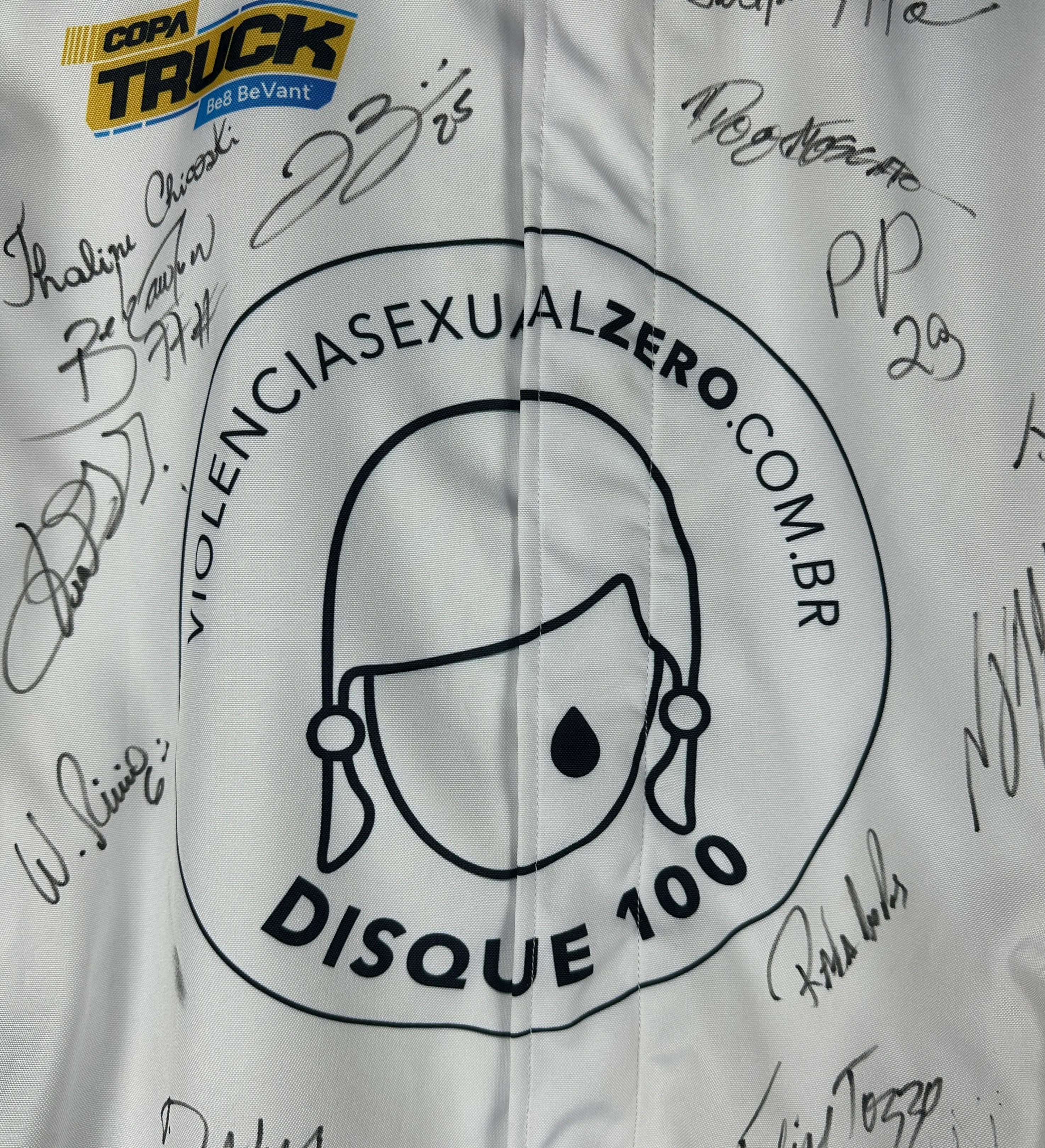 Macacão Copa Truck Personalizado Movimento Violência Zero Autografado pelos Pilotos da Categoria — imagem 4 de 4