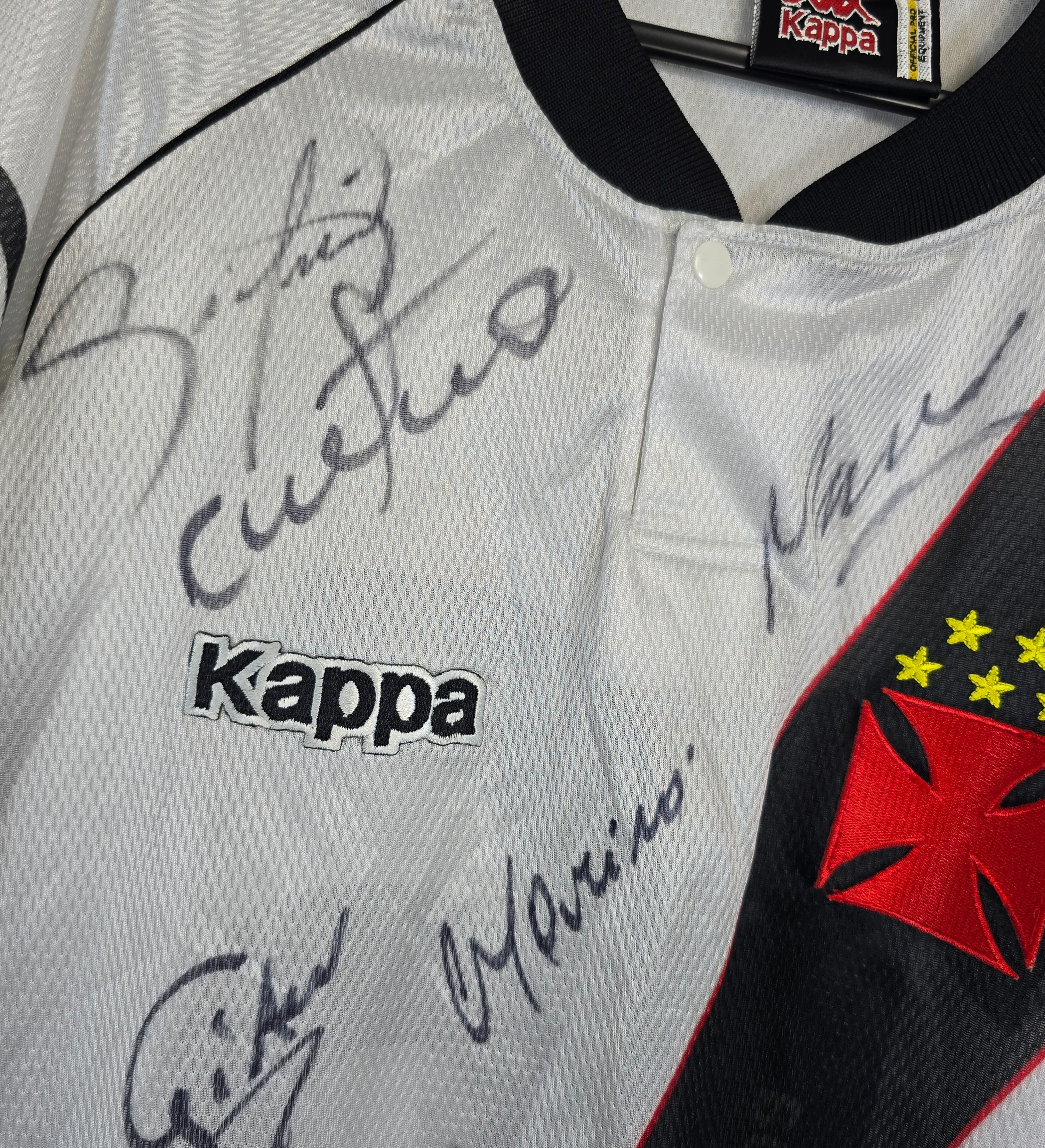 Camiseta de Manga Larga Vasco 1998 Centenario Pedrinho #16 - Modelo de Juego - Firmada por el Plantel Campeón — imagem 6 de 7