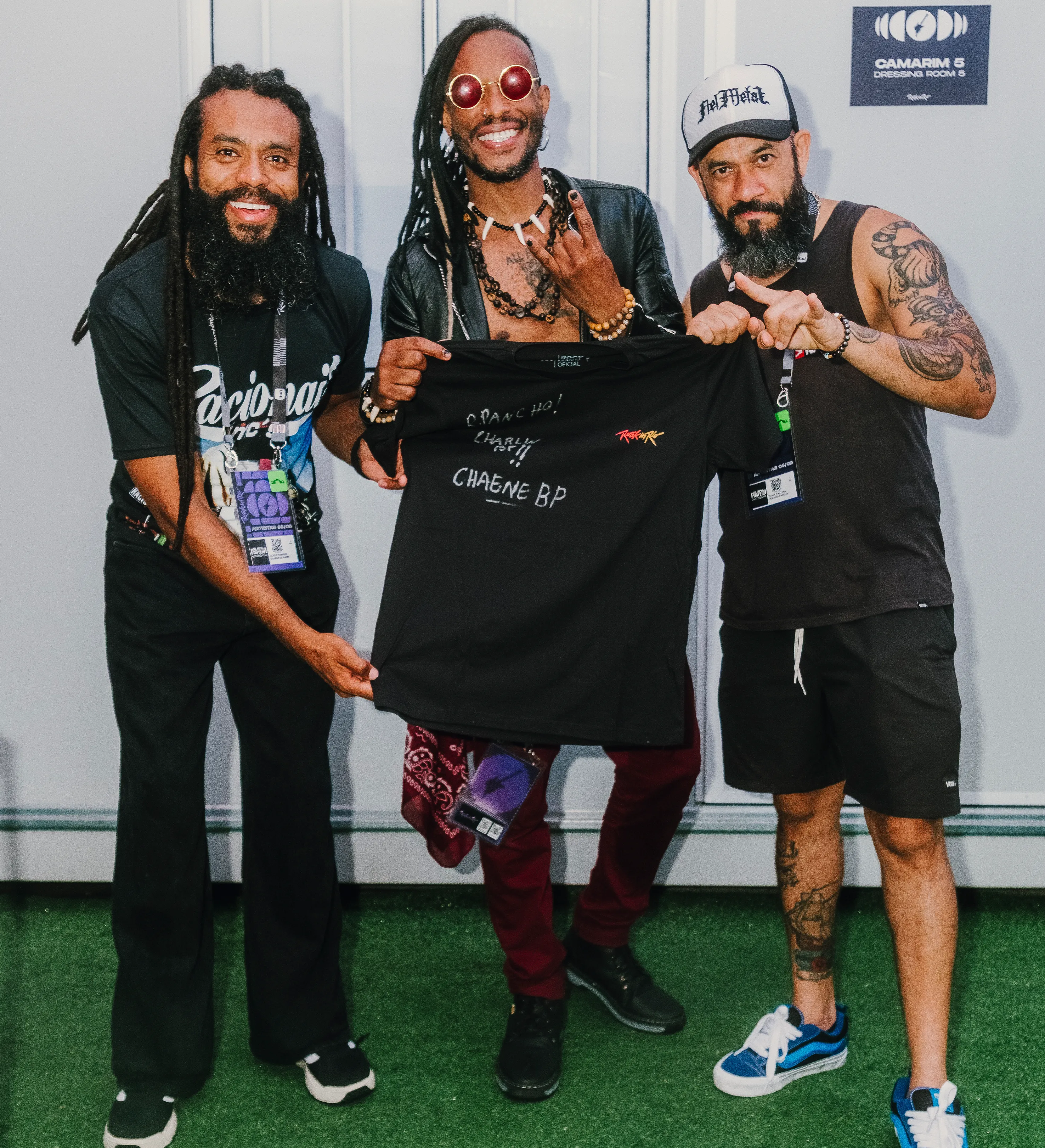 Black Pantera Autographed Kit with T-shirt + Setlist — imagem 1 de 20