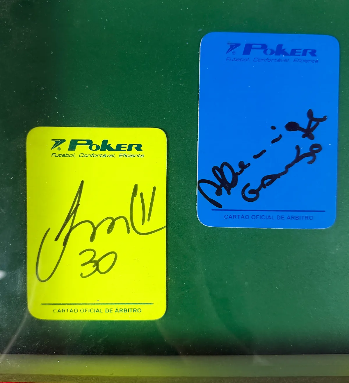 Referee Cards Frame - Signed by Felipe Melo, Ganso, and Nino — imagem 2 de 3