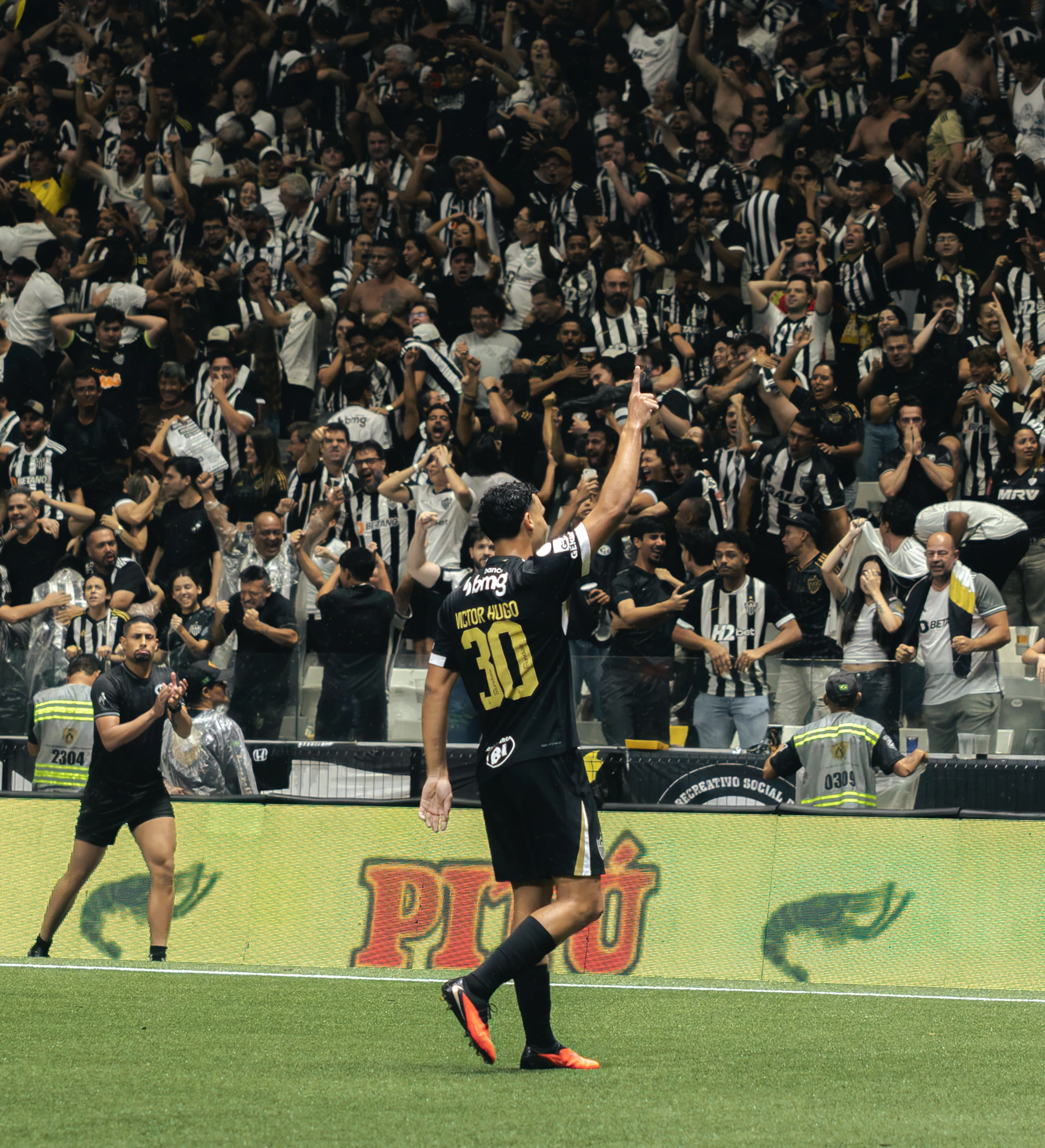 Camisa Autografada Atlético Mineiro Victor Hugo CAM X CRU Copa do Brasil 2026-copia-JZN21205 — imagem 2 de 2