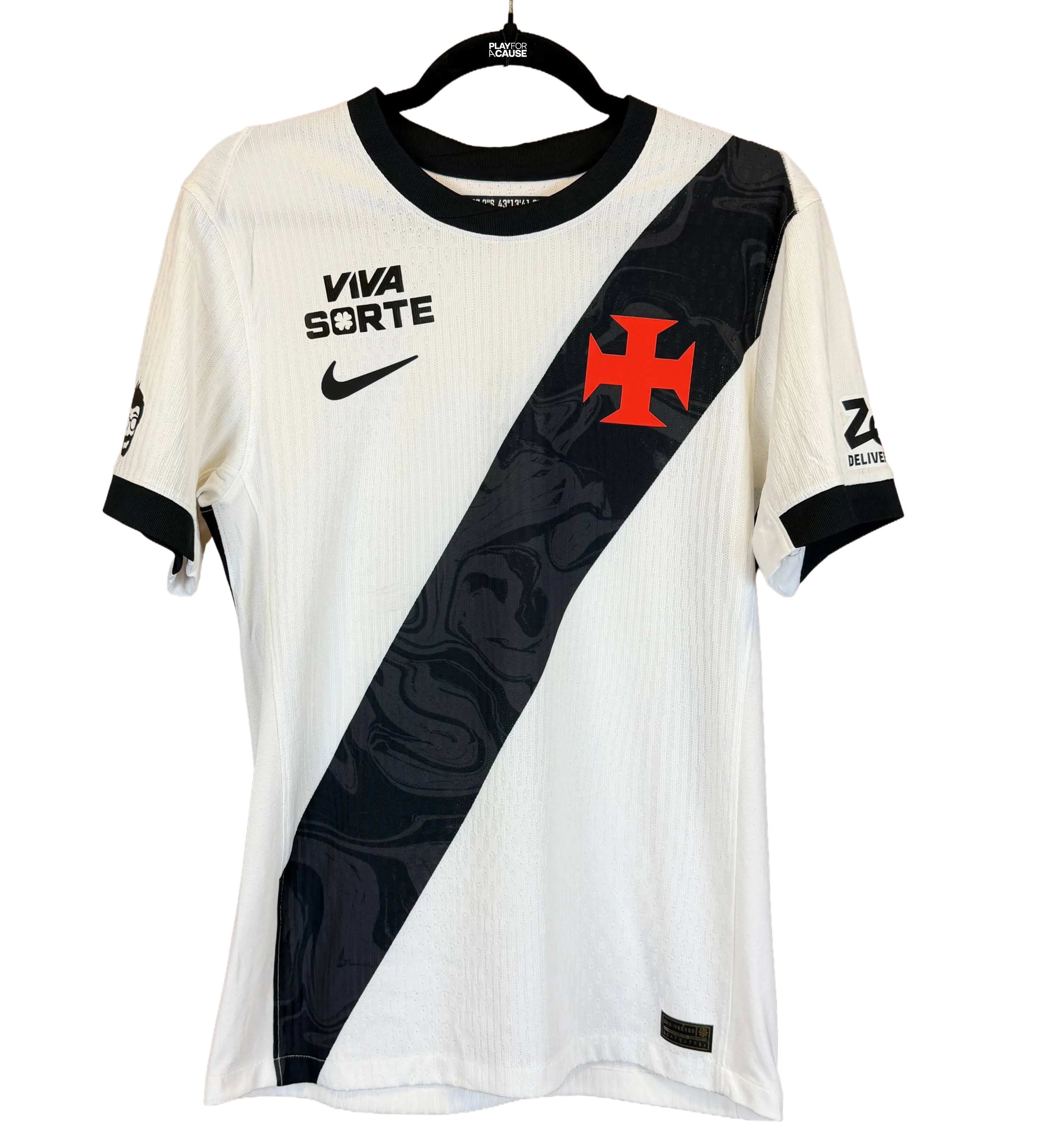 announcements/a76a4ff9-efbe-497b-98dc-5dcfb26bd146/1786392410135-camisa-vasco-marino-hinestroza-preparada-1.webp