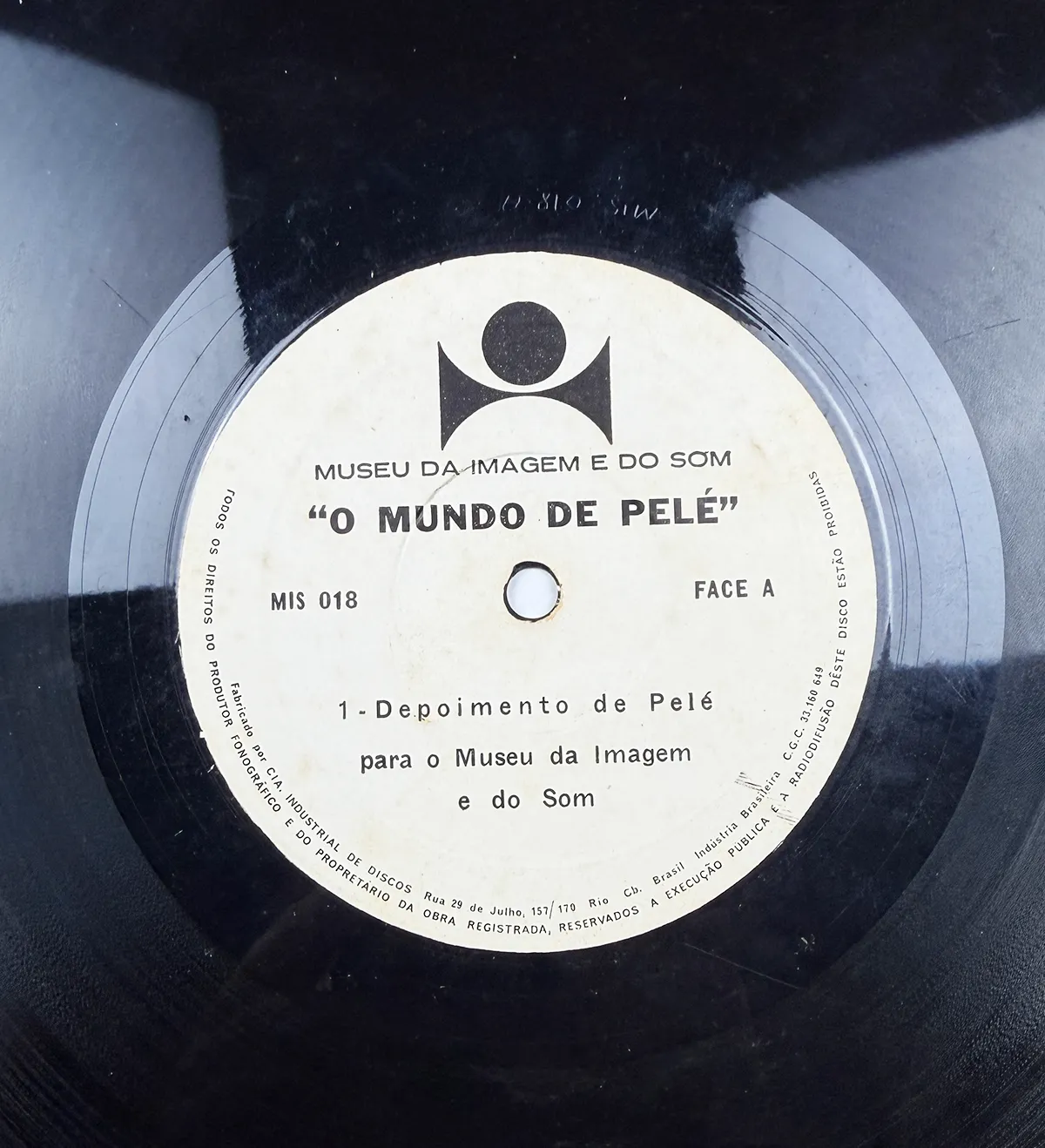 LP The World of Pelé – Museum of Image and Sound – Red Letters – 1969 – MIS-018 – Autographed by King Pelé — imagem 5 de 6