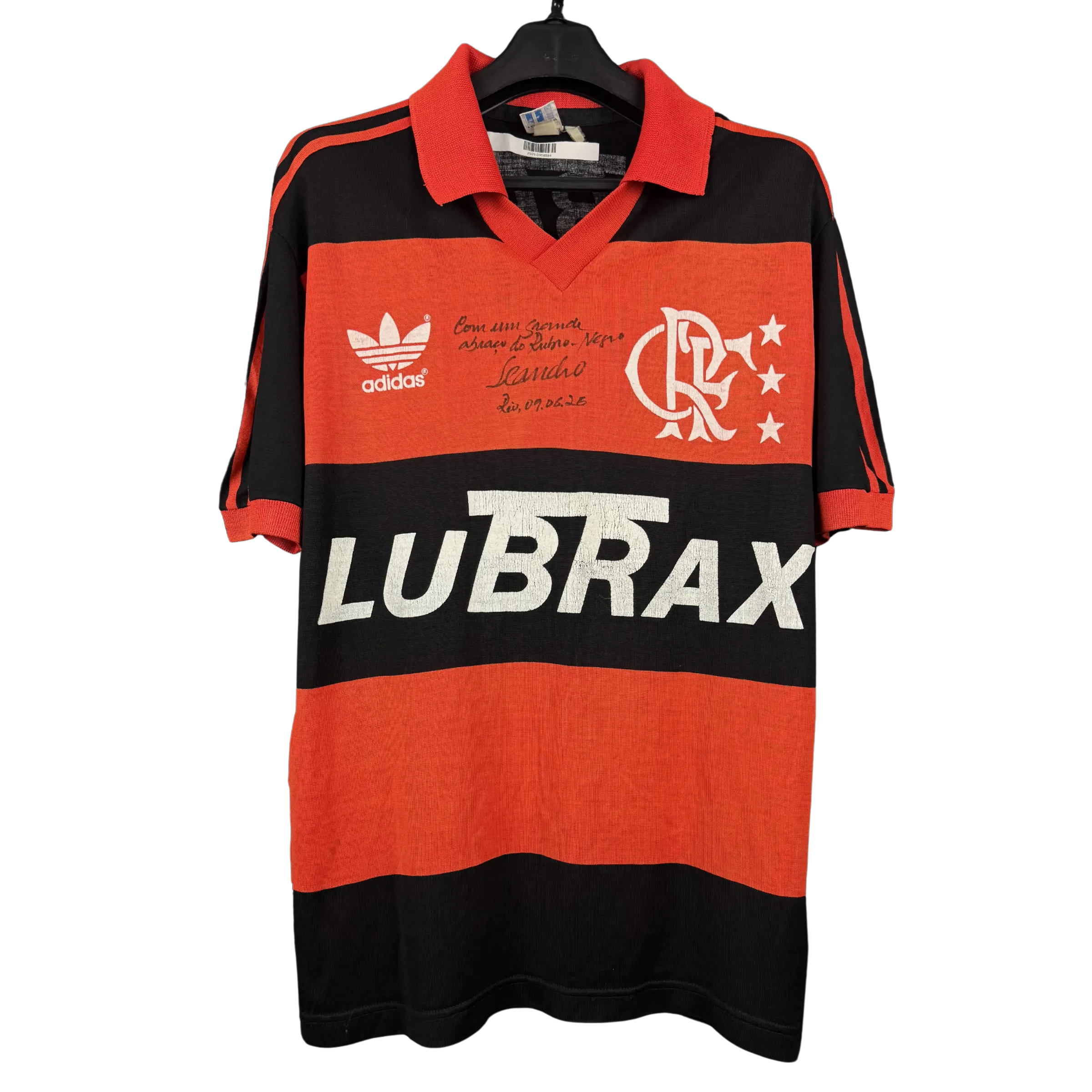 Camiseta del Flamengo – Leandro #2 – Temporada 1988 – Autografiada por el Ídolo + Cuadro con la Portada Autografiada de la Revista Placar (1985) – Incluye Fotografía del Jugador Firmando como Prueba de Autenticidad — imagem 1 de 4