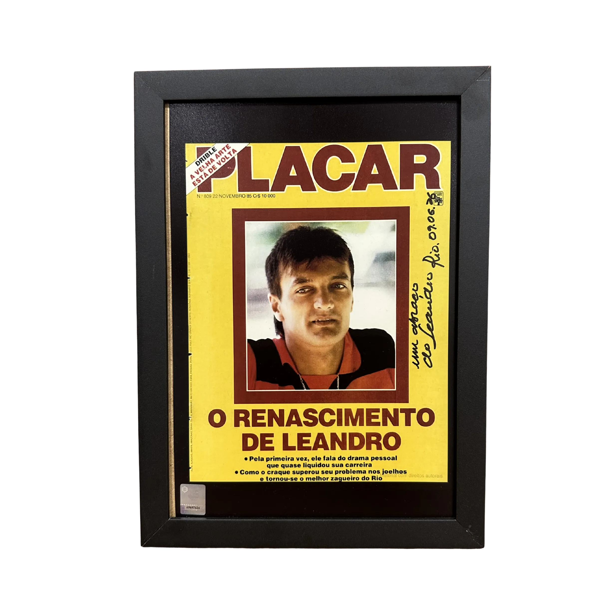 Camiseta del Flamengo – Leandro #2 – Temporada 1988 – Autografiada por el Ídolo + Cuadro con la Portada Autografiada de la Revista Placar (1985) – Incluye Fotografía del Jugador Firmando como Prueba de Autenticidad — imagem 4 de 4