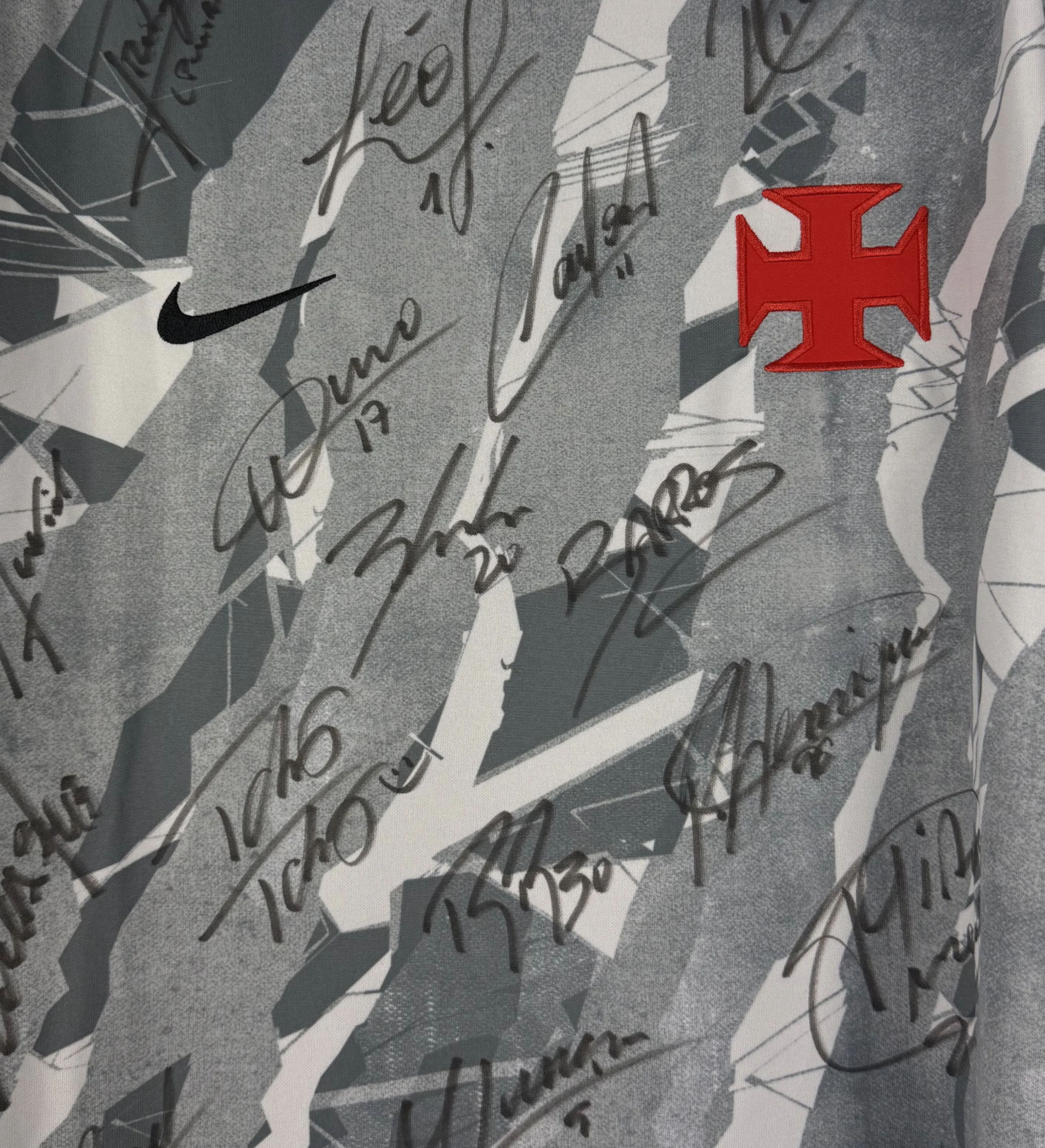 Camiseta de Entrenamiento Vasco – Oficial – Nike – Temporada 2026 – Firmada por el Plantel — imagem 3 de 3