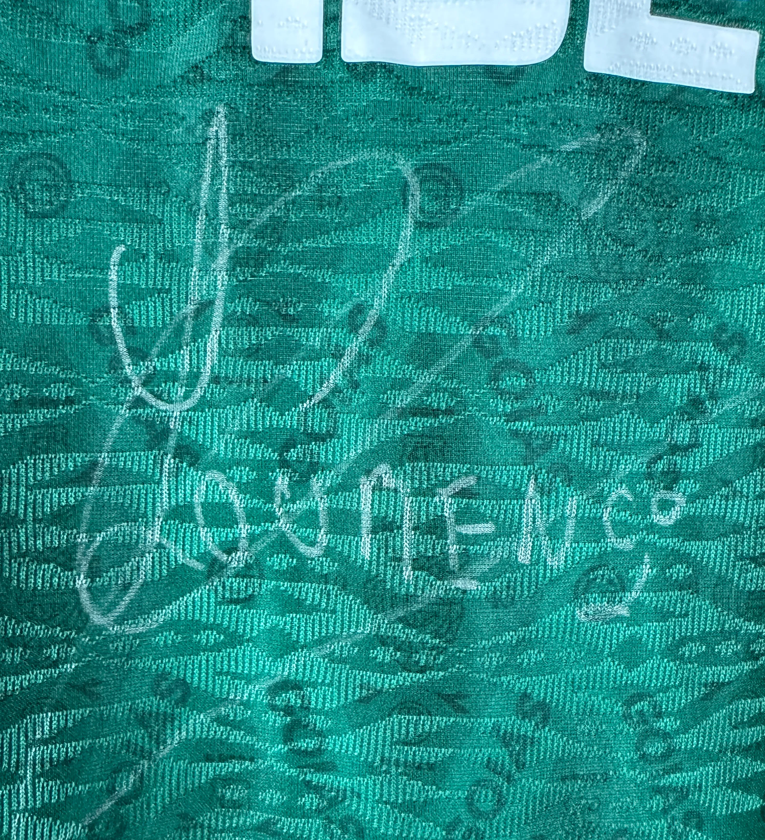 Camiseta de Goiás - Lourenço - Parche “Respetar es Incluir” - GEC x CRU - Copa do Brasil 2026 - Usada en partido y autografiada por el jugador — imagem 4 de 8