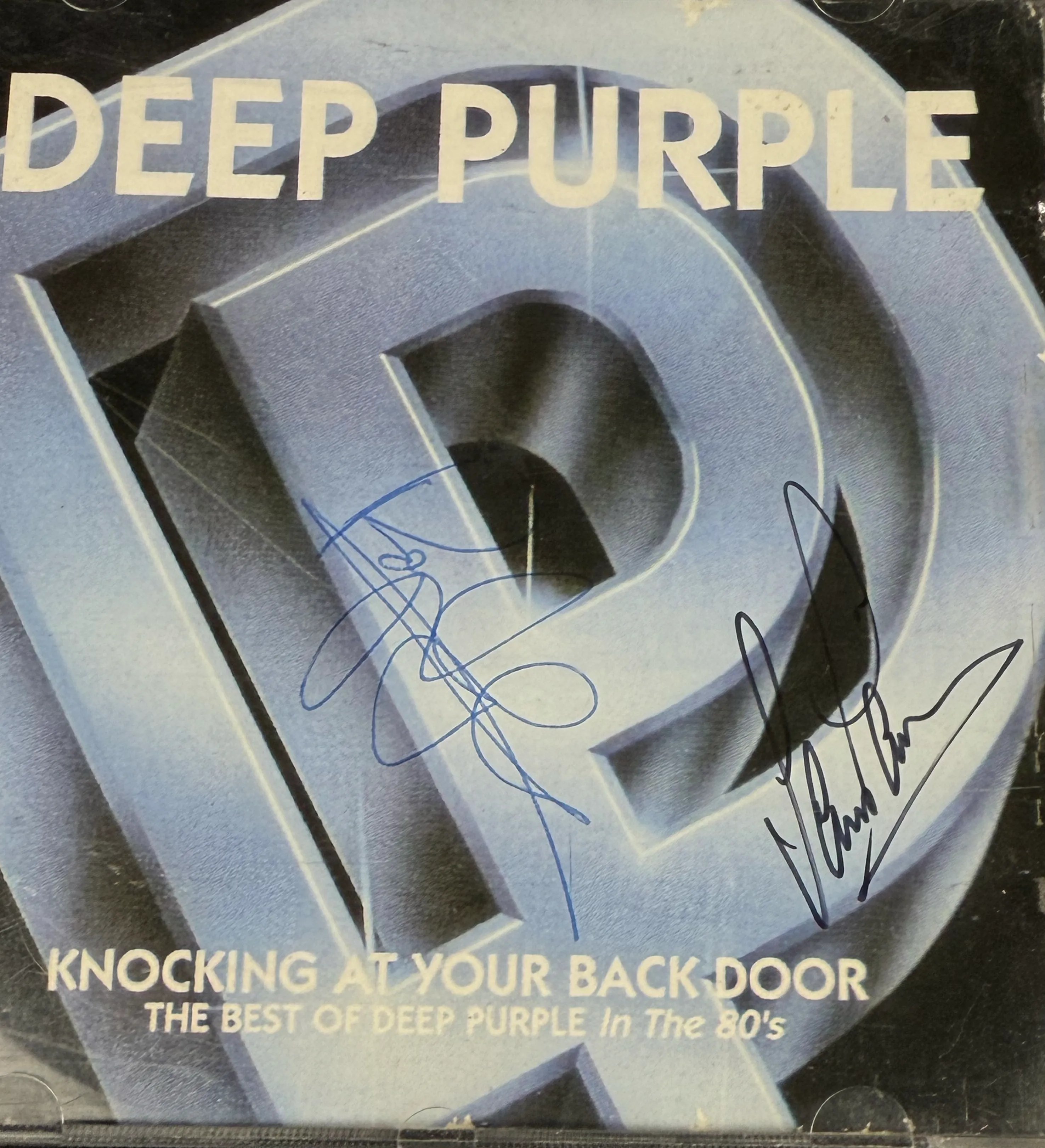 CD – Deep Purple – Knocking at Your Back Door: The Best of Deep Purple (1991) – Signed by Roger Glover & Ian Paice — imagem 3 de 4