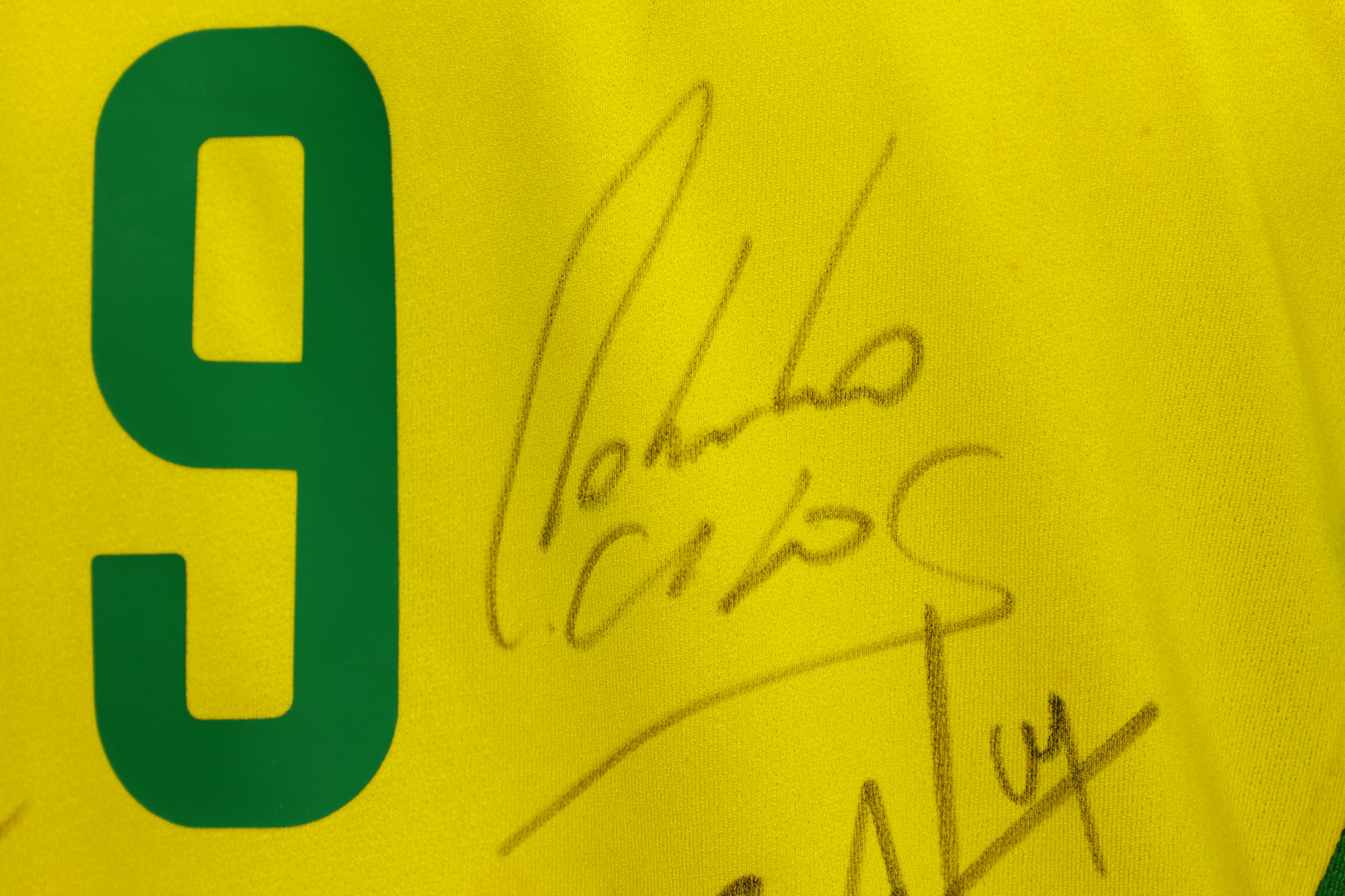 Camisa Brasil Ronaldo Temporada 2002 Autografada pelo Elenco — imagem 9 de 13