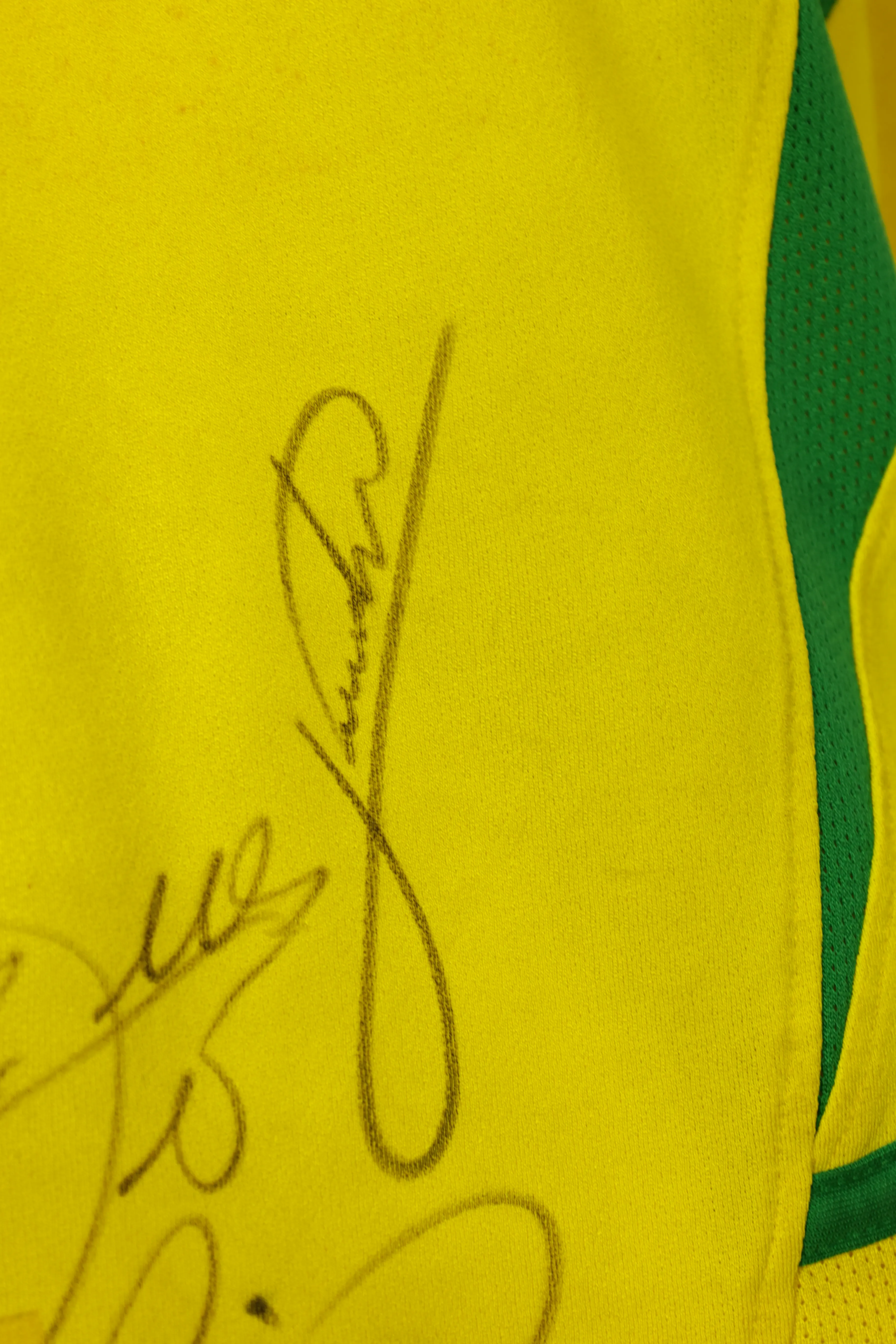 Camisa Brasil Ronaldo Temporada 2002 Autografada pelo Elenco — imagem 13 de 13