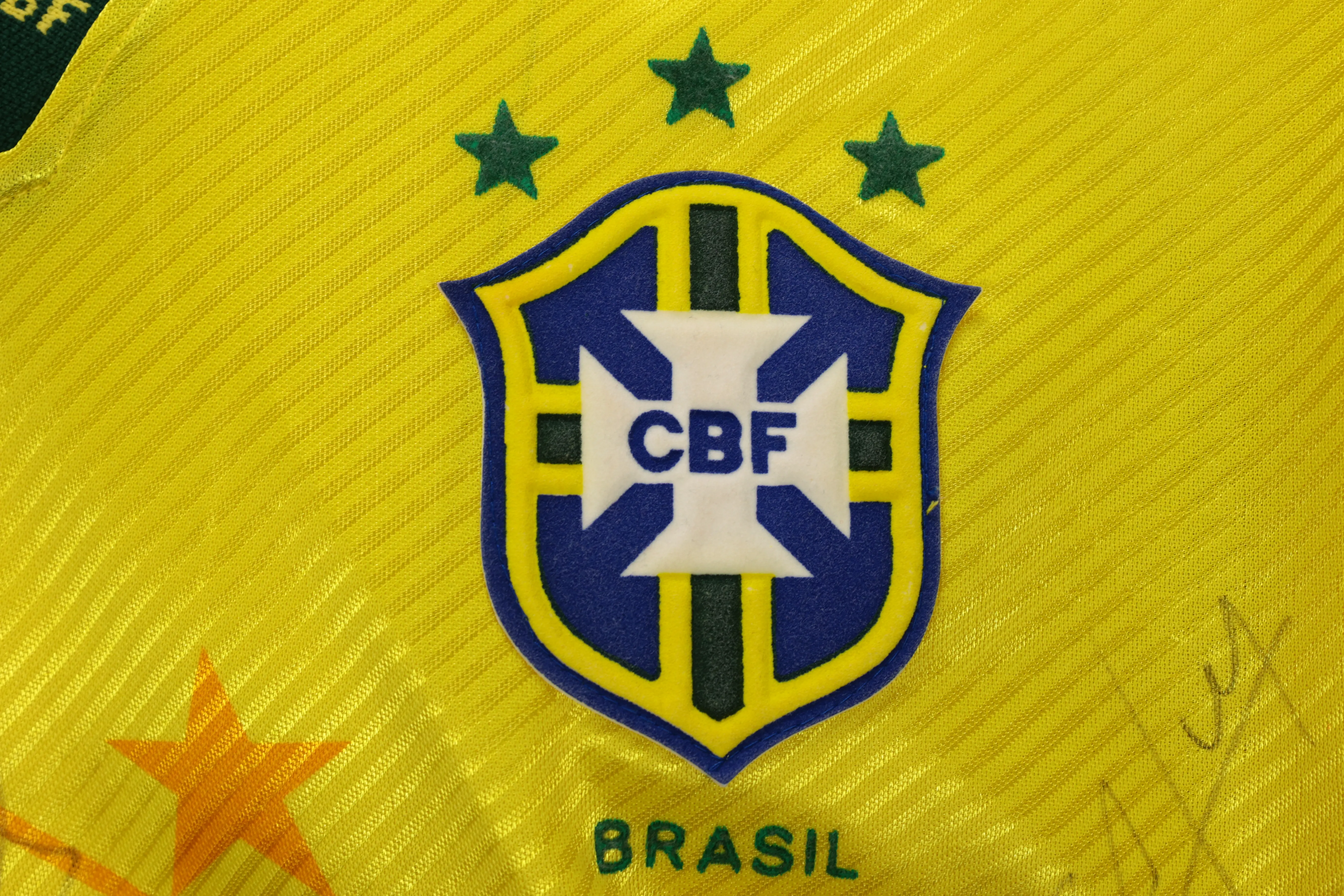 1994 Brazil National Team Romário Jersey Signed by the Squad — imagem 3 de 16