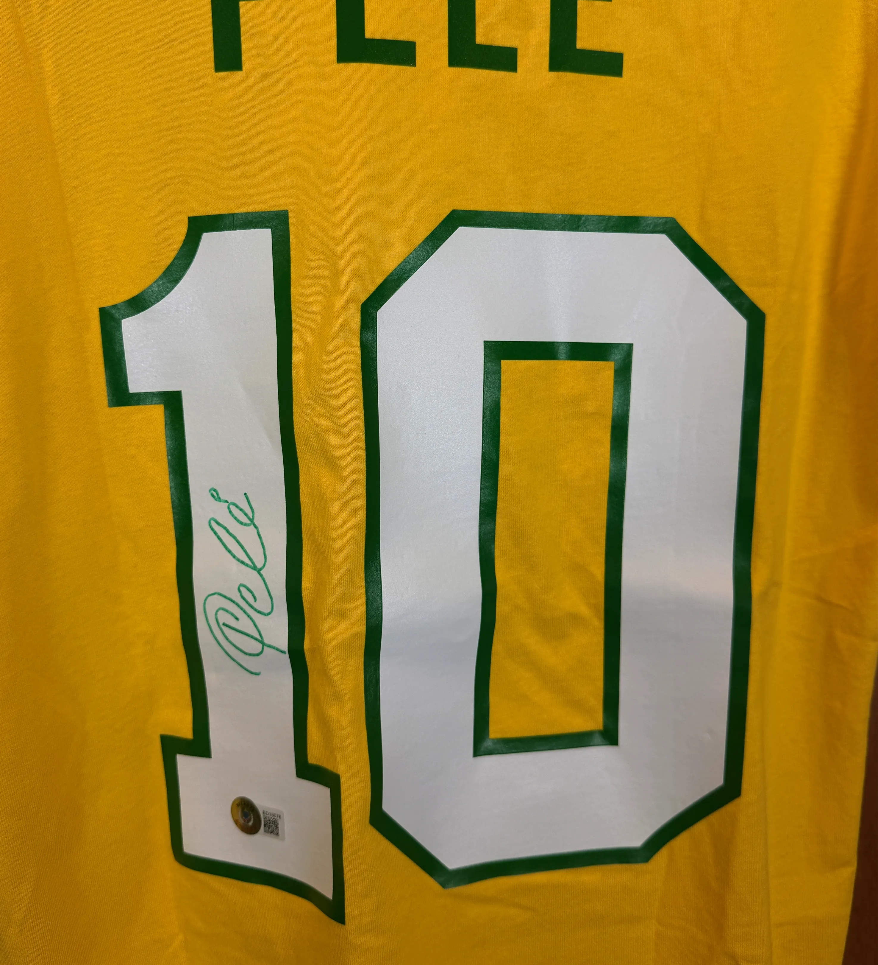 1970 Brazil national team retro yellow jersey - signed by Pelé — imagem 4 de 4