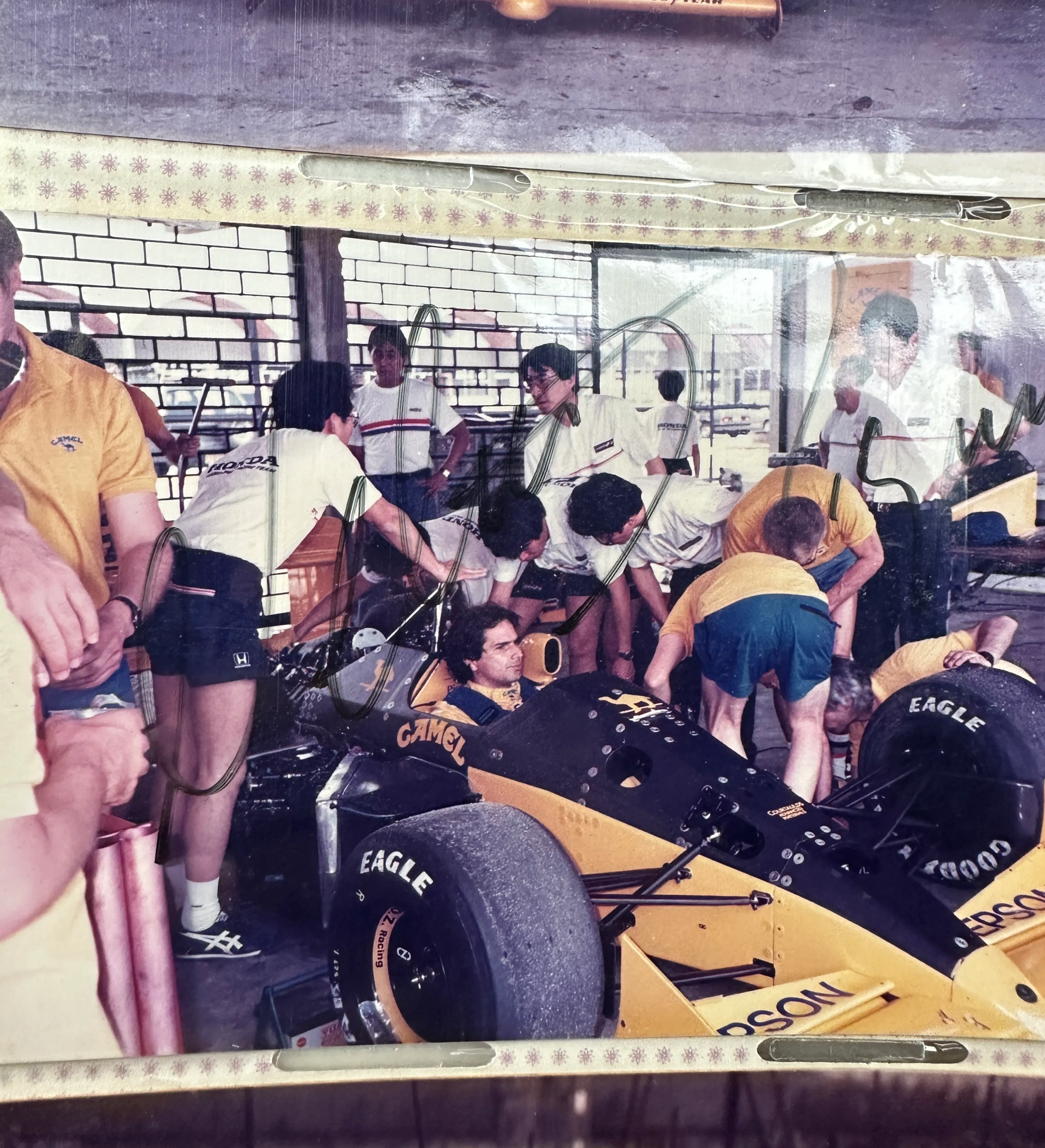 Album Fotos F1 - Acervo Pessoal Nelson Piquet - 170 Fotos Originais do GP Brasil de F1 - Autodromo de Jacarepagua no RJ ( 1983 ate 1989 ) Autografadas por Nelson Piquet / Alain Prost / Nigel Mansel / Nanini / Teo Fabi / Boutsen / Nikki Lauda / Keke Rosberg / Johnny Dumfries / Patrese / Derek Warwick / Nakagima e Modena — imagem 3 de 4