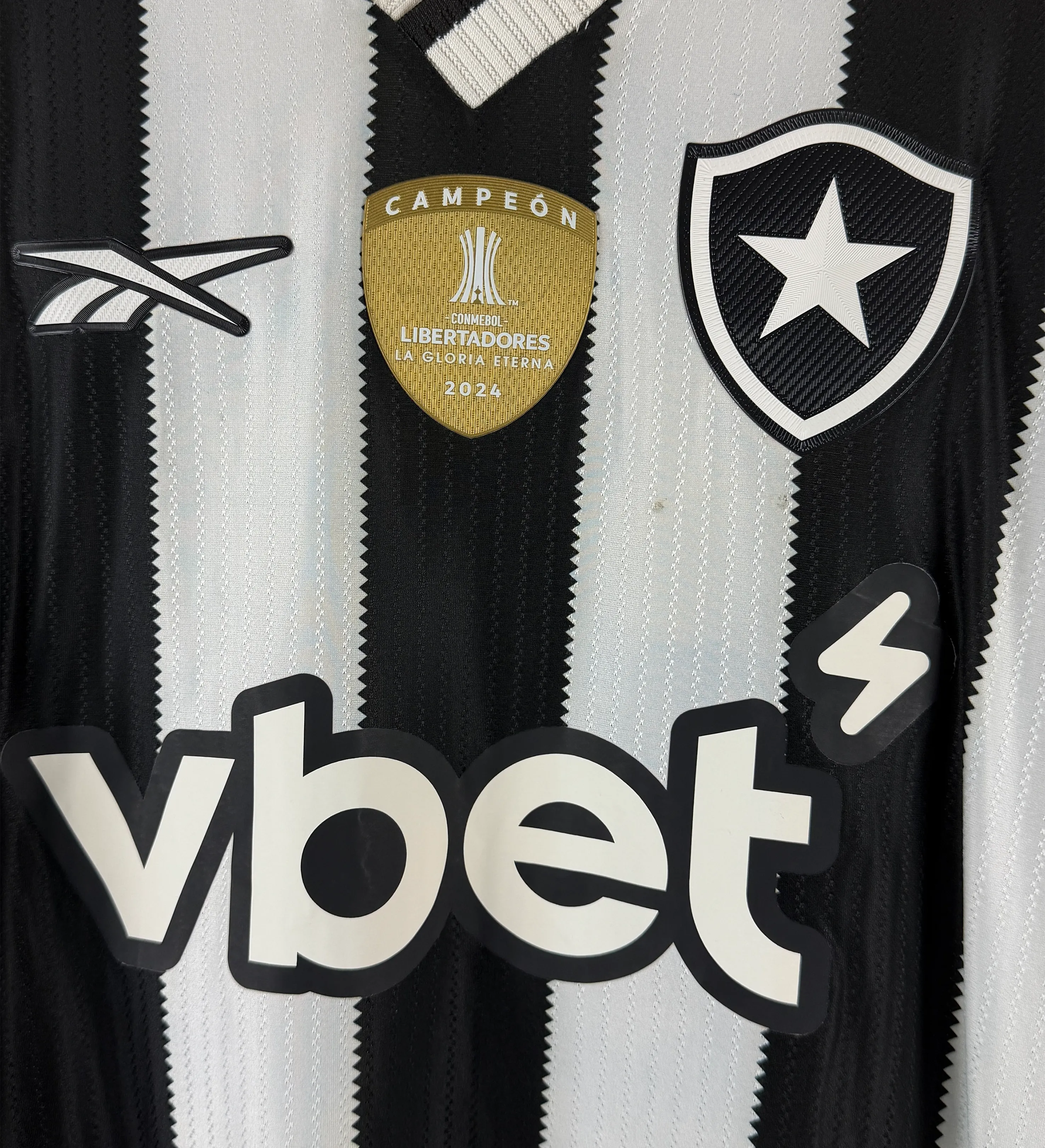 Botafogo Jersey – Alex Telles – 2025 Copa Libertadores – Botafogo 2 x 0 Carabobo – Tribute to Goalkeeper Manga – Signed by Alex Telles — imagem 6 de 7