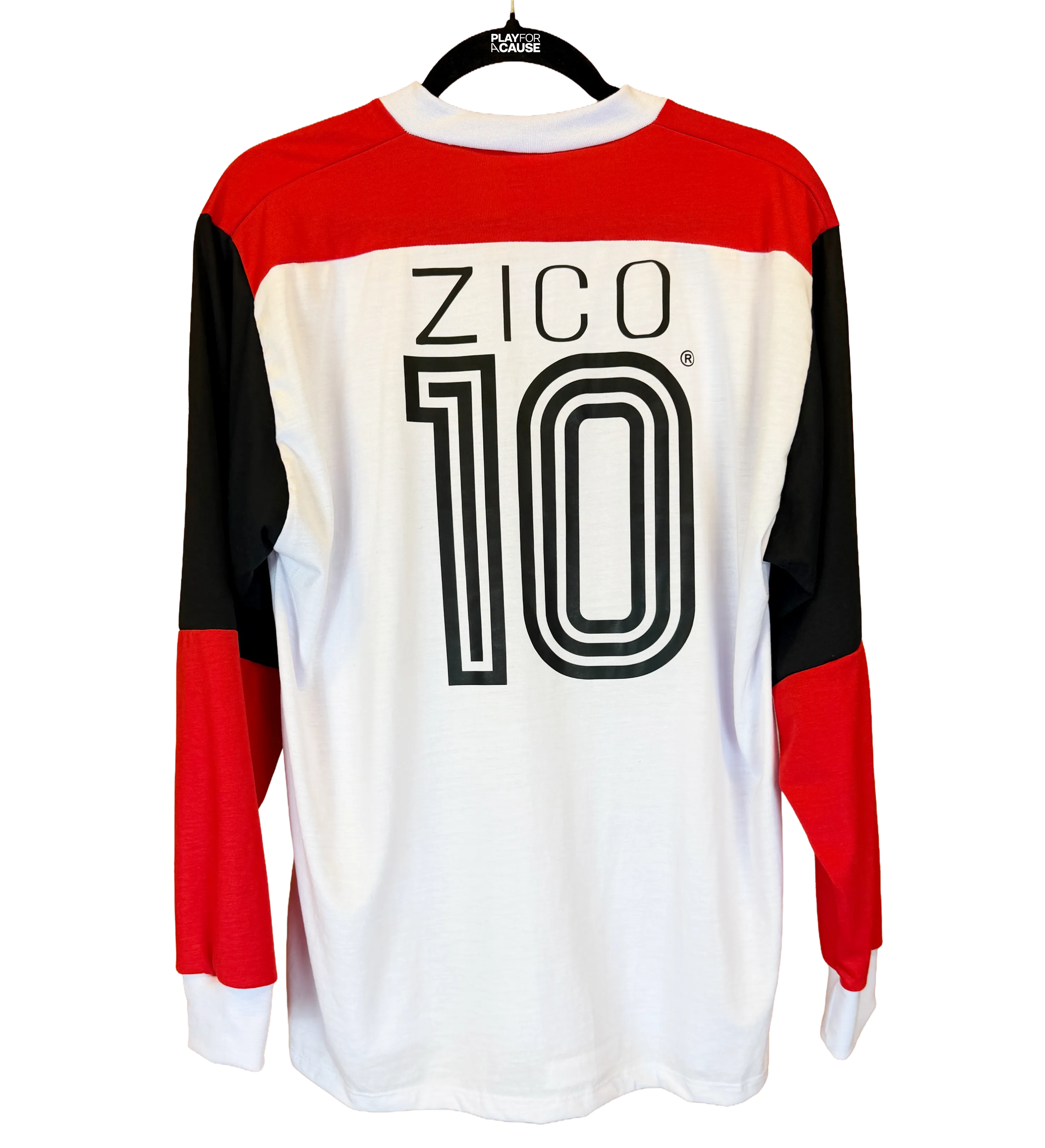 Flamengo Jersey - Zico #10 - Replica / Long Sleeve - 1981 FIFA Club World Cup - Flamengo 3 x 0 Liverpool - Autographed by the entire World Champion Squad - Zico / Junior / Andrade / Tita / Lico / Leandro / Julio Cesar / Nunes / Raul / Mozer and Carpegiani + Photo of Zico lifting the trophy Autographed by the Idol — imagem 2 de 3