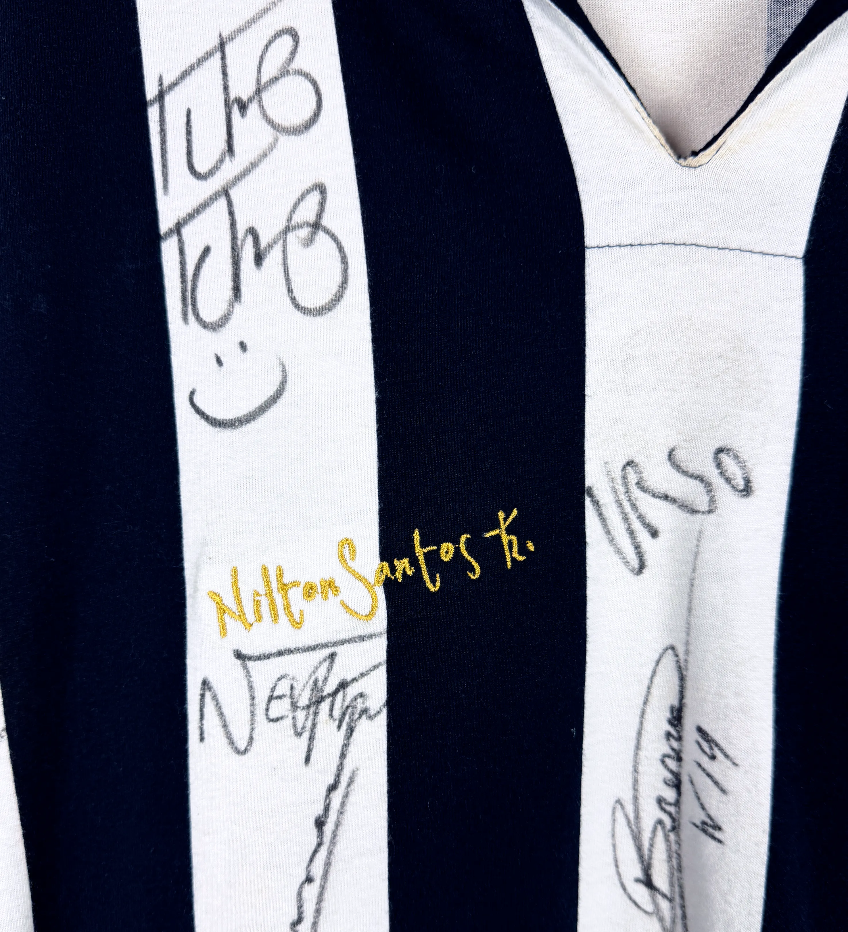 Camisa Botafogo – Edição Especial 1962 – Autografada pelo Elenco de 2024 — imagem 4 de 6