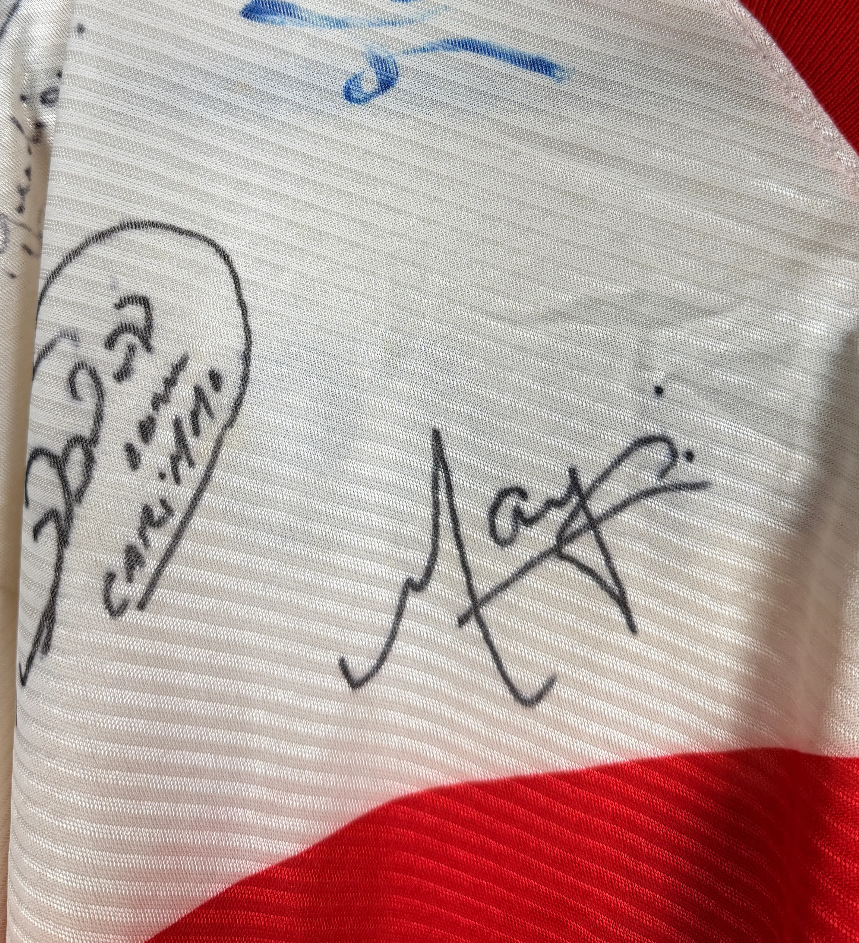Flamengo Jersey – 100 Years of Flamengo – Signed by the Squad — imagem 3 de 3