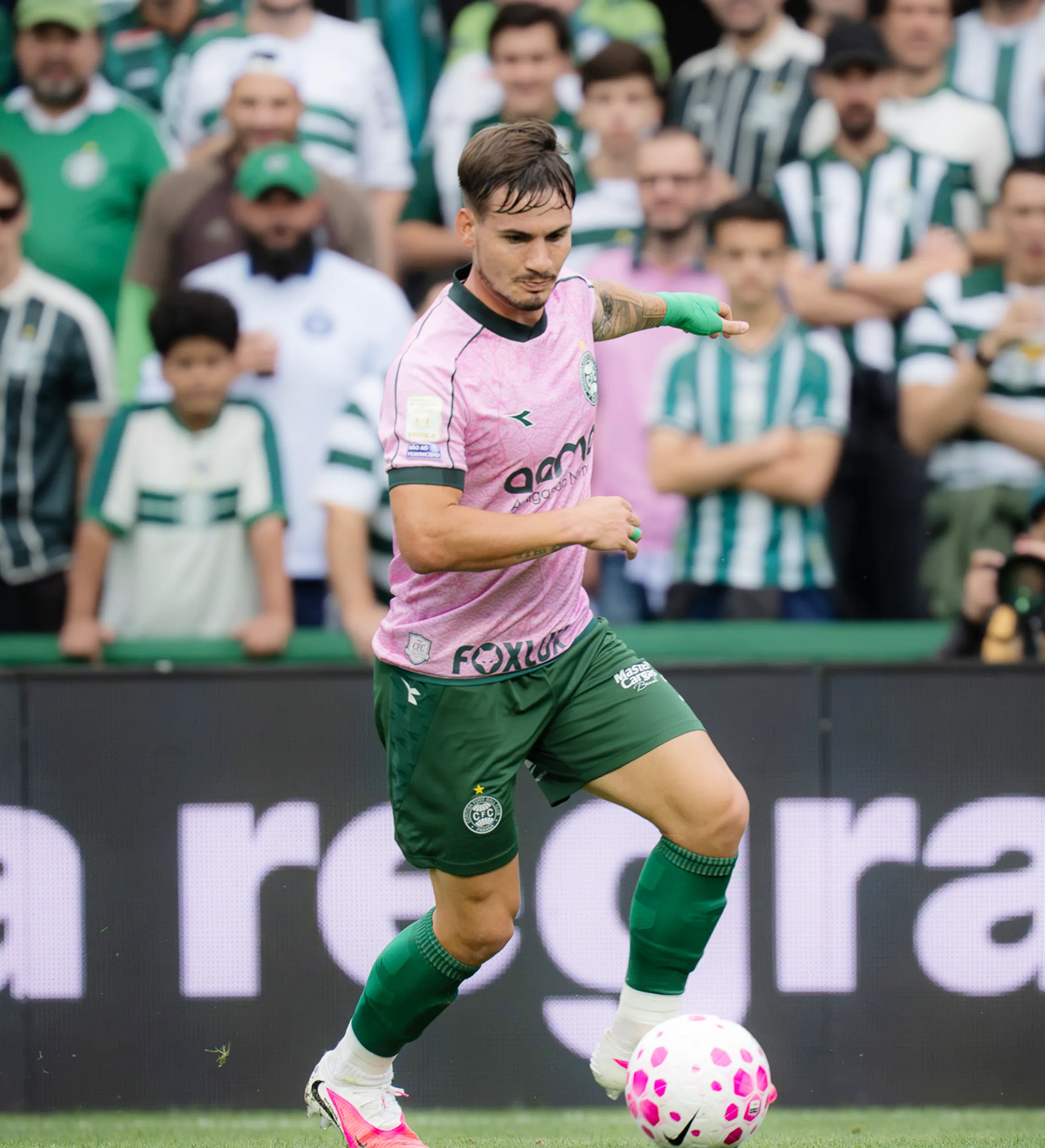 Camisa Coritiba Lavega Especial Outubro Rosa CFC x BOT Brasileirão 2026 Usada e Autografada Pelo Jogador — imagem 2 de 2