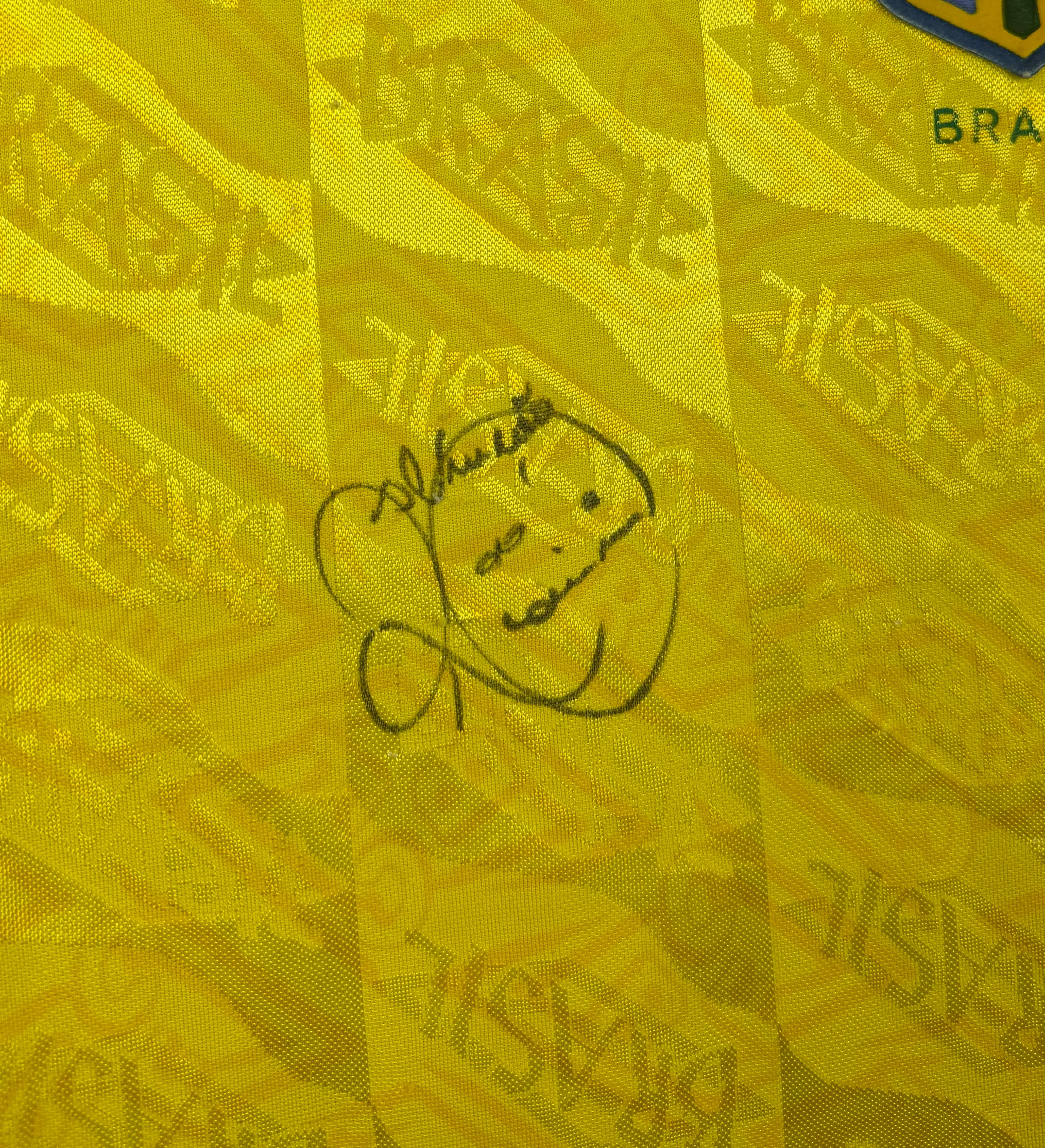 Brazil national football team Jersey + Ticket Set – 1993 Jersey Signed by Romário – Framed Ticket Brazil 2 x 0 Uruguay (09/19/1993 – Maracanã) – Match with Romário’s Two Goals — imagem 3 de 5