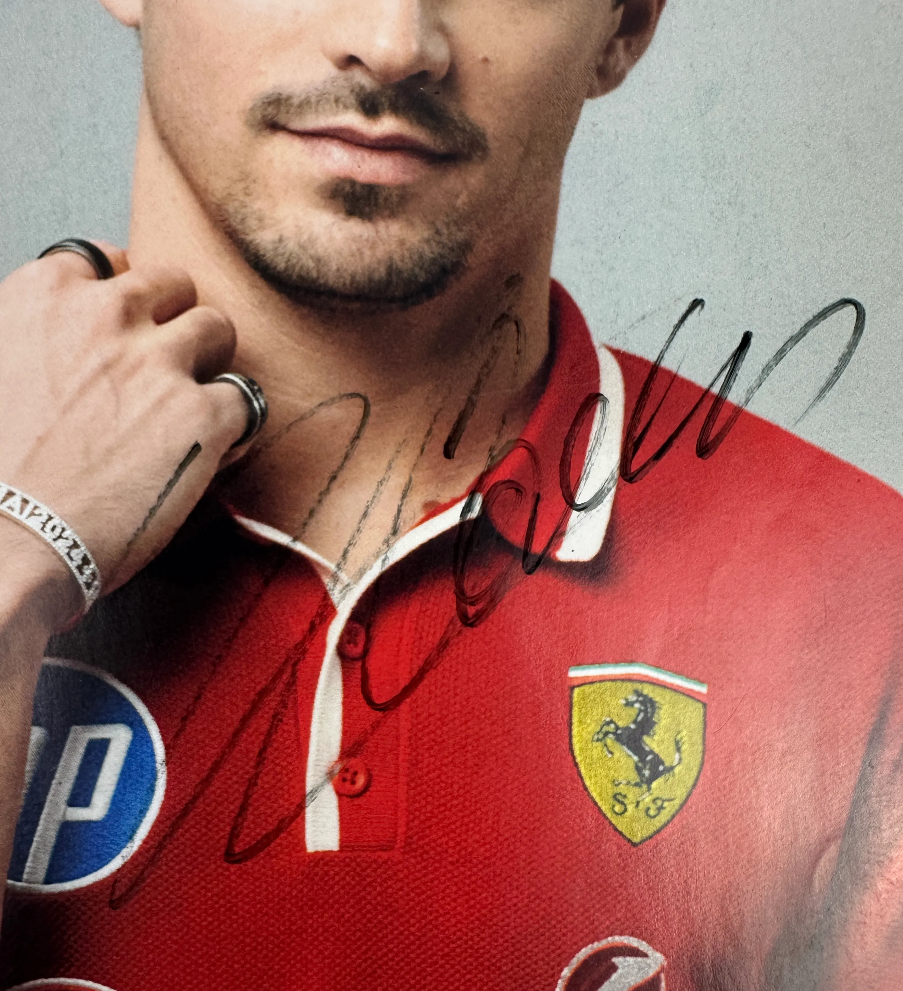 Revista Italiana Sportweek No. 21 La Gazzetta Dello Sport 24/05/2025 Charles Leclerc Autografada pelo Piloto + Mini Carro Oficial Importado — imagem 2 de 2