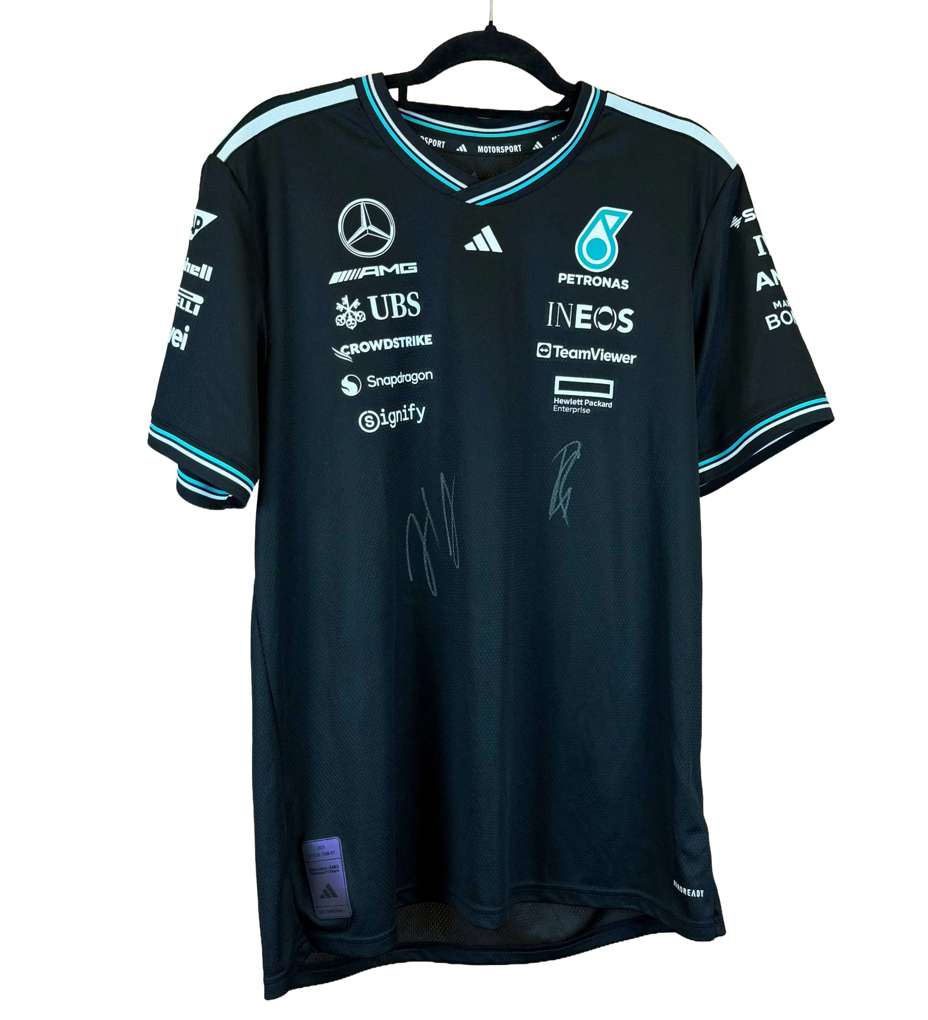 announcements/d6692152-89d0-4bf8-8086-db714093d890/1786040081507-camisa-mercedes-amg-george-russel-e-kim-antonelli-autografada-pelos-pilotos-preta-1.webp