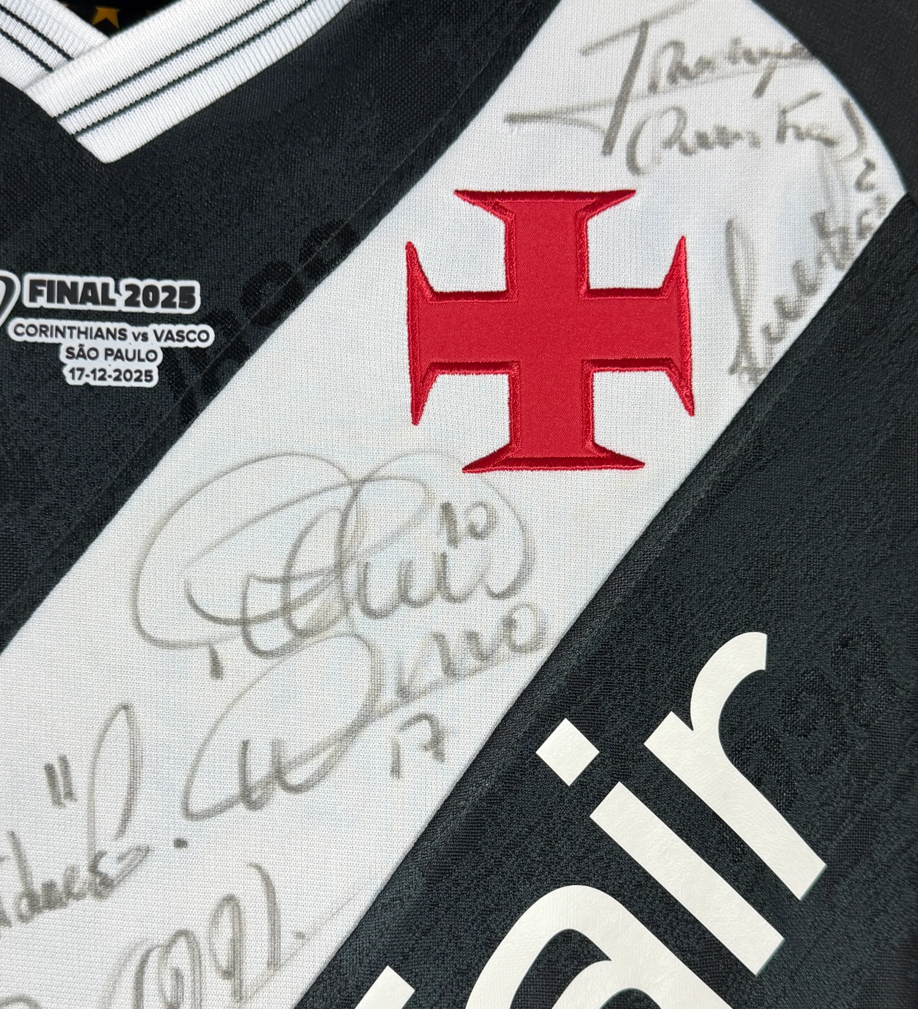 Camiseta Vasco – Cuesta #46 – Final de la Copa de Brasil 2025 – Corinthians 0 x 0 Vasco – Primer Partido de la Final – Firmada por Todo el Plantel — imagem 3 de 6