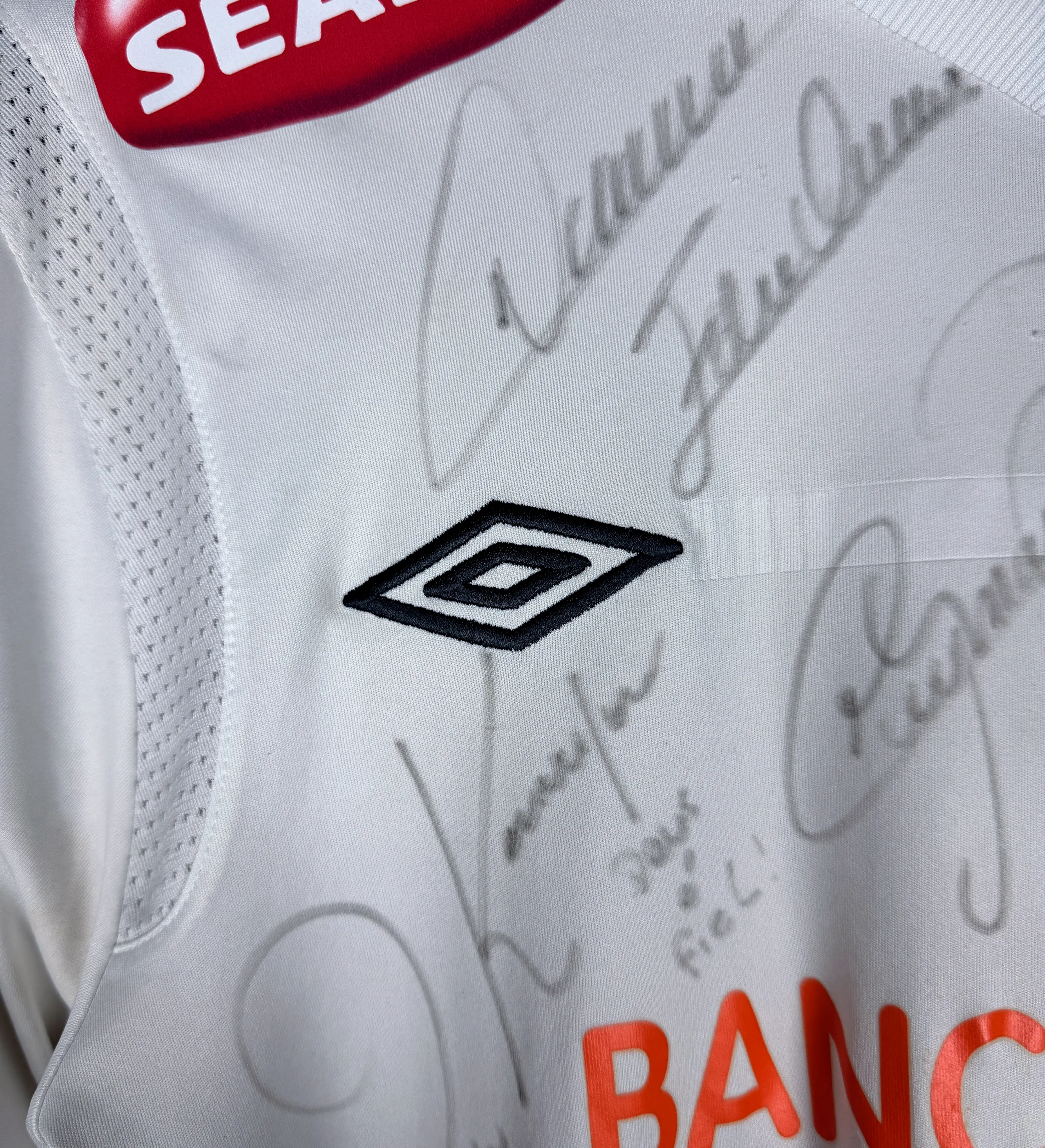 Camiseta del Santos - Jonathan #4 - Copa Libertadores 2011 - Santos Campeón - Autografiada por todo el plantel - Incluyendo a Neymar / Ganso / Elano / Edu Dracena / Arouca entre otros — imagem 3 de 5