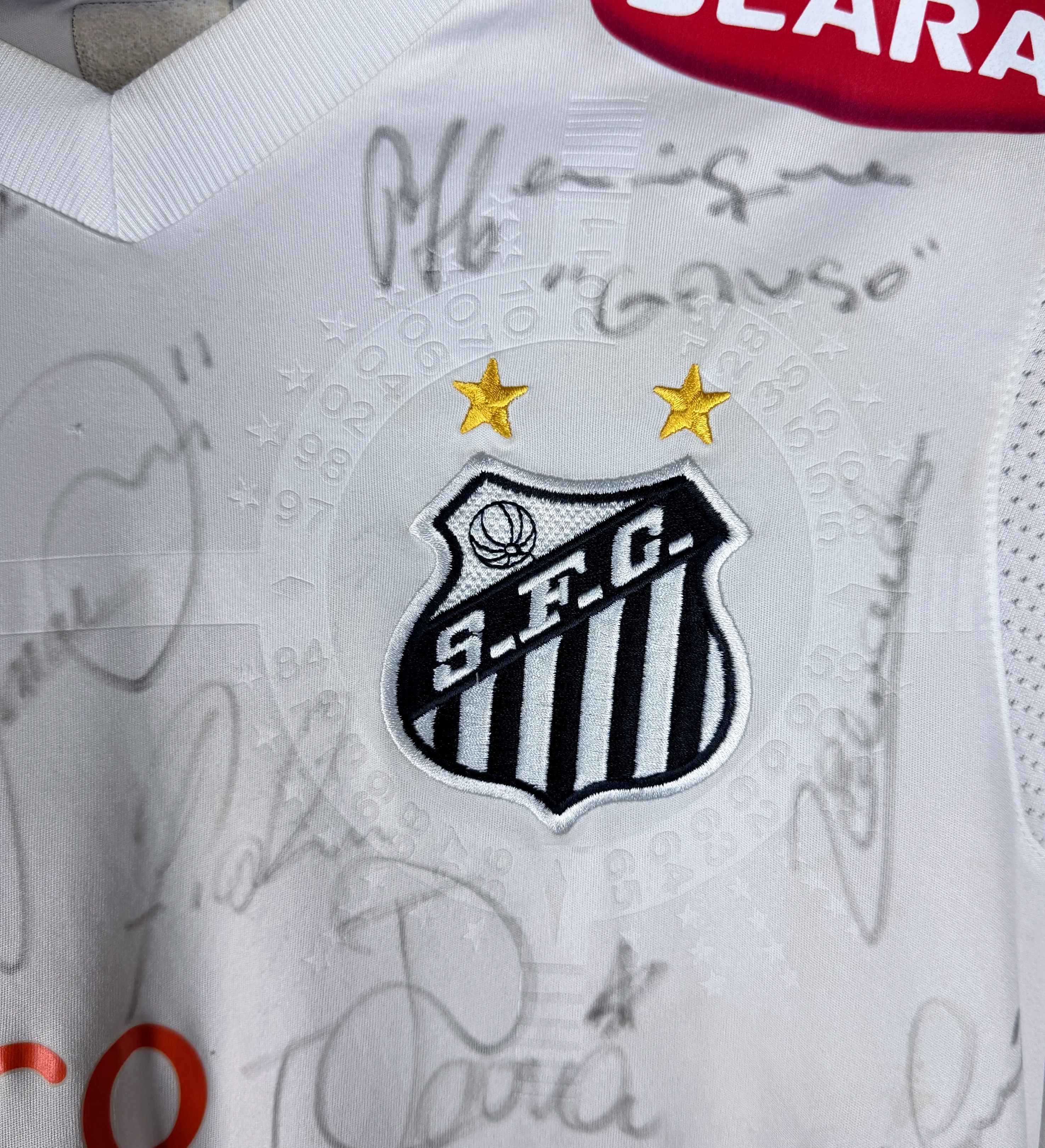 Camiseta del Santos - Jonathan #4 - Copa Libertadores 2011 - Santos Campeón - Autografiada por todo el plantel - Incluyendo a Neymar / Ganso / Elano / Edu Dracena / Arouca entre otros — imagem 4 de 5