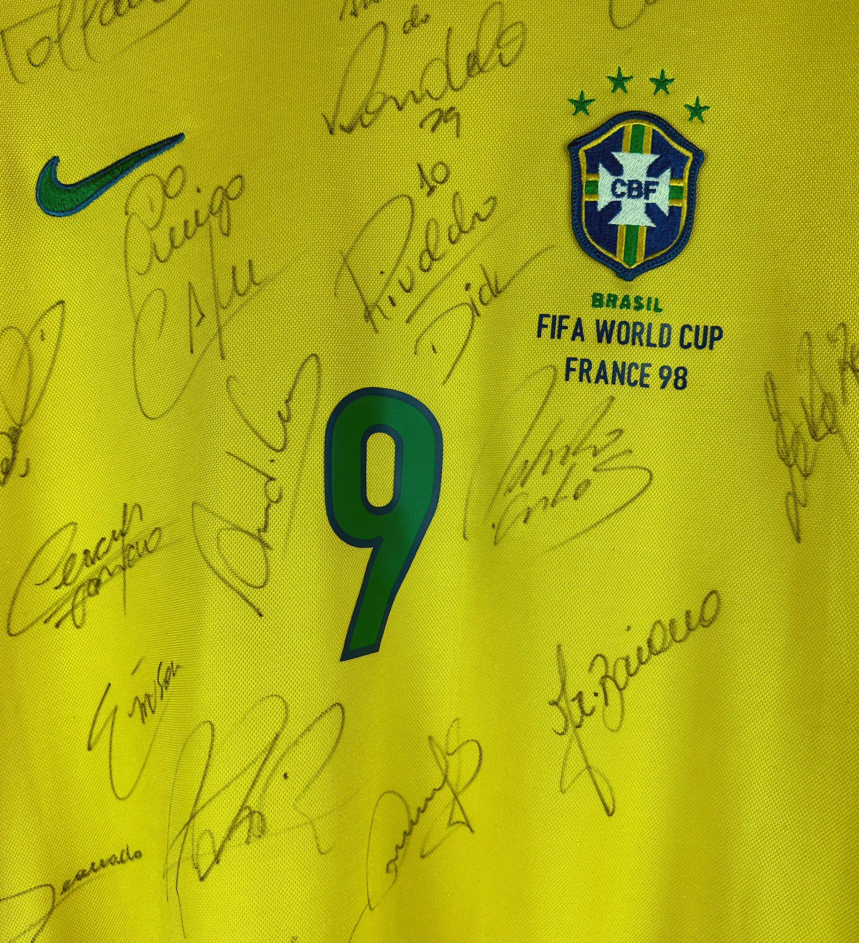 Camisa Brasil Ronaldo Copa do Mundo 1998 Autografada Por Todo Elenco  — imagem 3 de 3