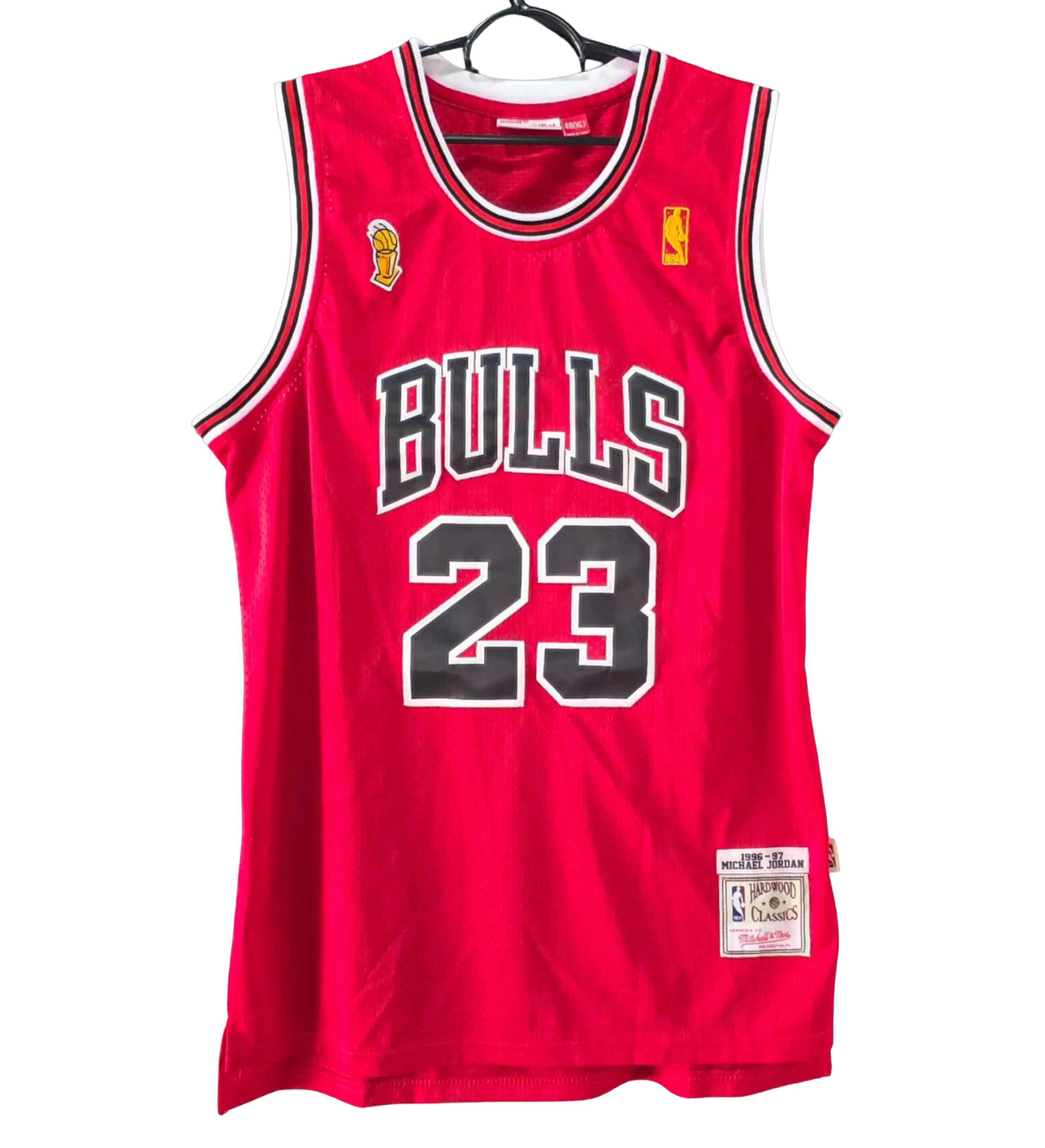 announcements/dc588cf0-4b64-4c48-bf16-93d47d4e91d6/1785425075703-camisa-chicago-bulls-jordan-autografada-1.webp
