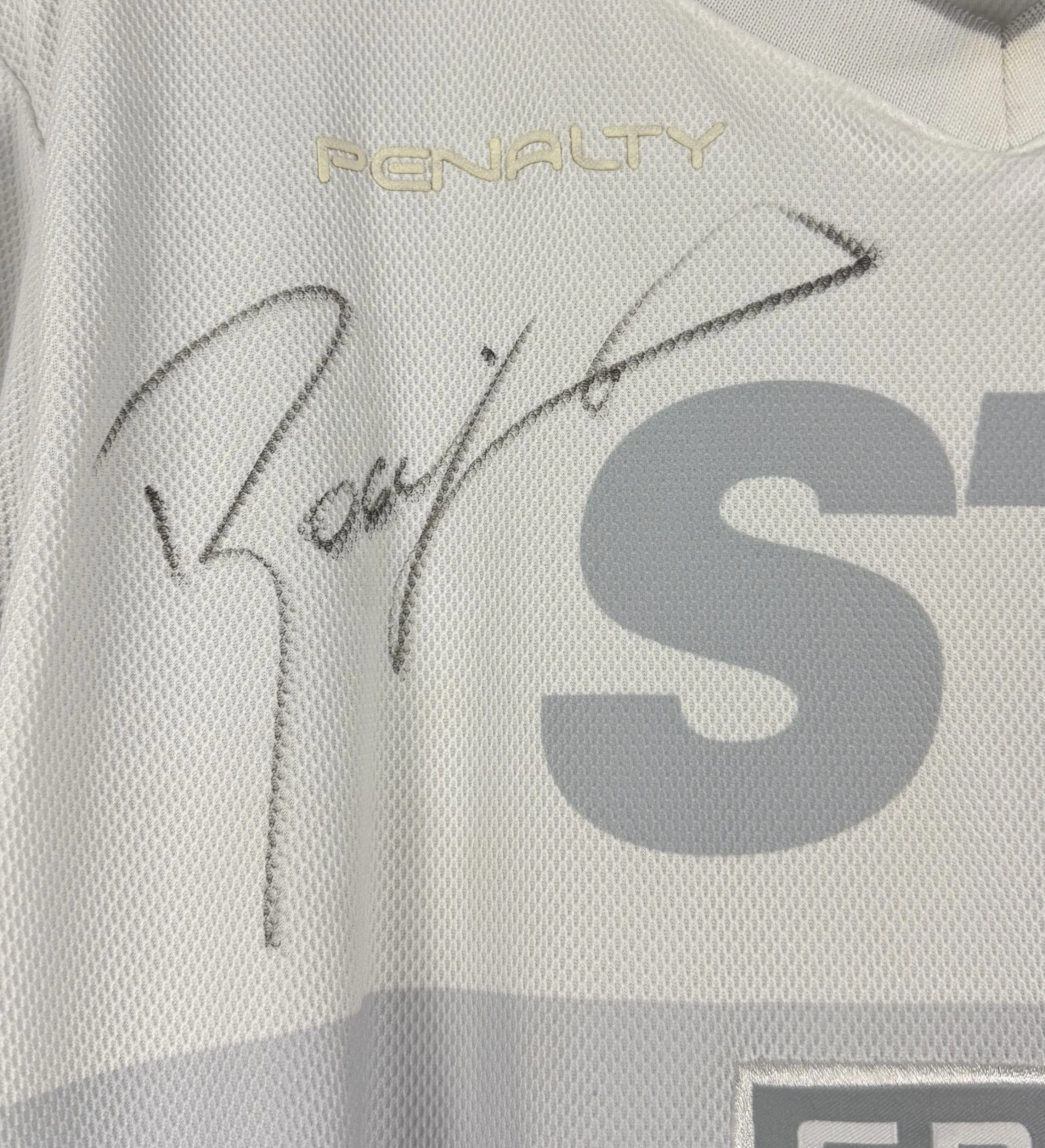 Camiseta Conmemorativa de Partido São Paulo – Rogério Ceni – 2013 – Firmada — imagem 3 de 3