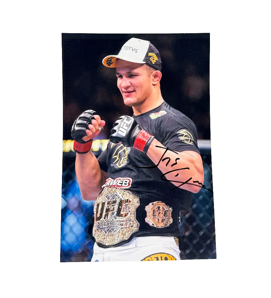 announcements/f396f13a-3ec3-4ffc-9fcb-dae9de9e5bb0/1789138667099-foto-junior-cigano-autografada.webp