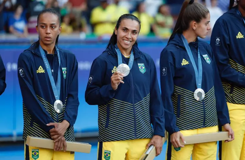 Finalists' pennant signed by the national teams - FIFA Women's World Cup 2027 -copia-XLO69824-copia-BKW33458 — imagem 1 de 1