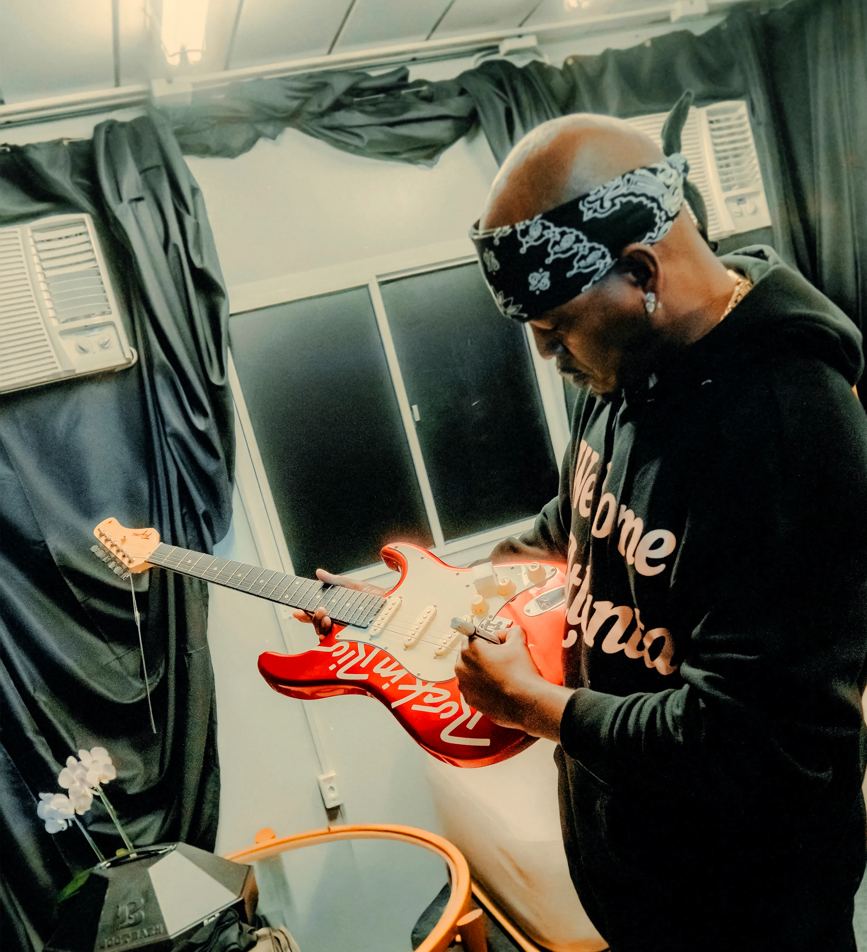 Guitarra Autografiada por Ne-Yo Rock In Rio 2026 — imagem 2 de 4