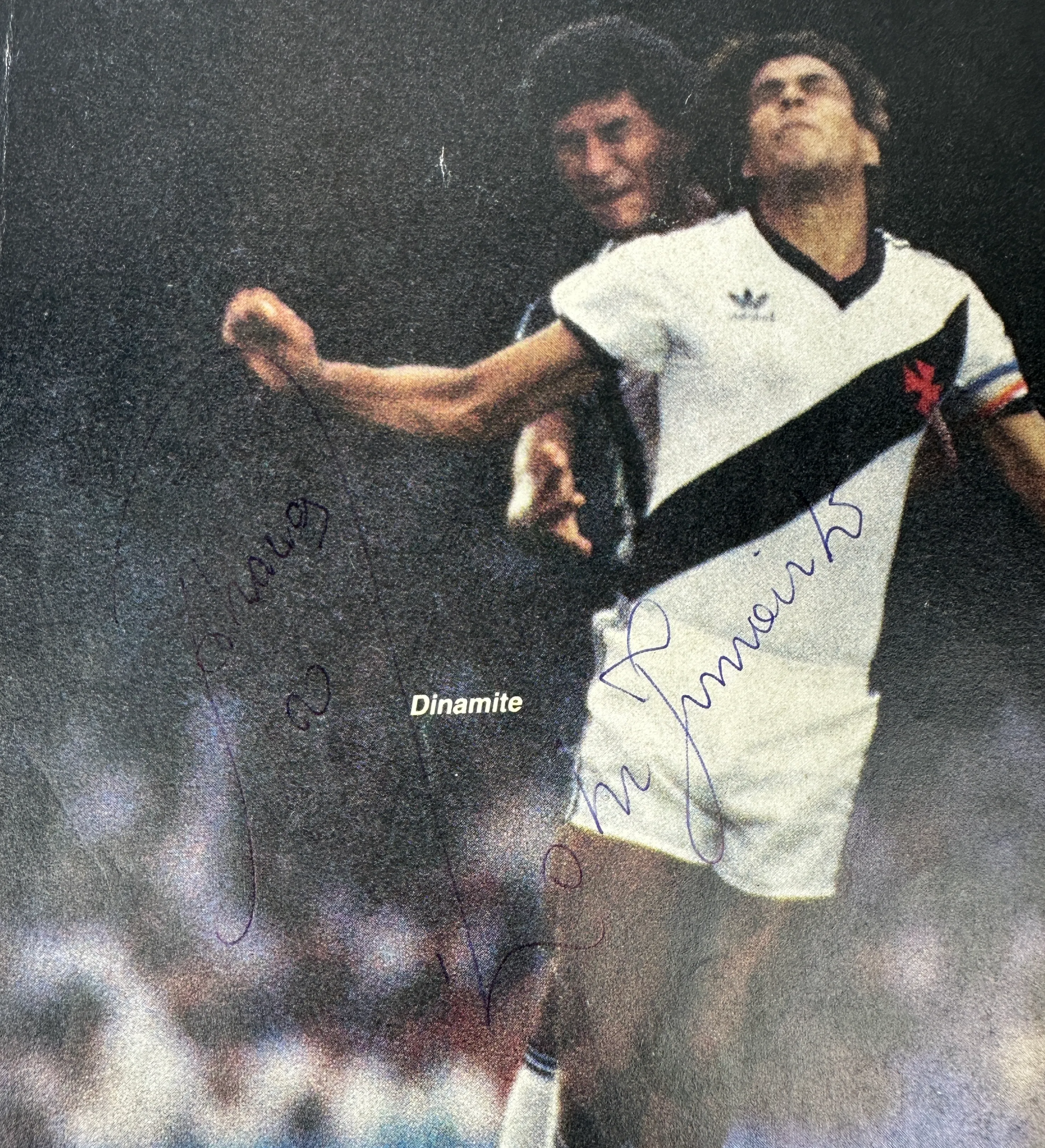 Placar Magazine No. 758 – Vasco: Strength and the Comeback – 1984 – Signed by Legend Roberto Dinamite — imagem 3 de 3