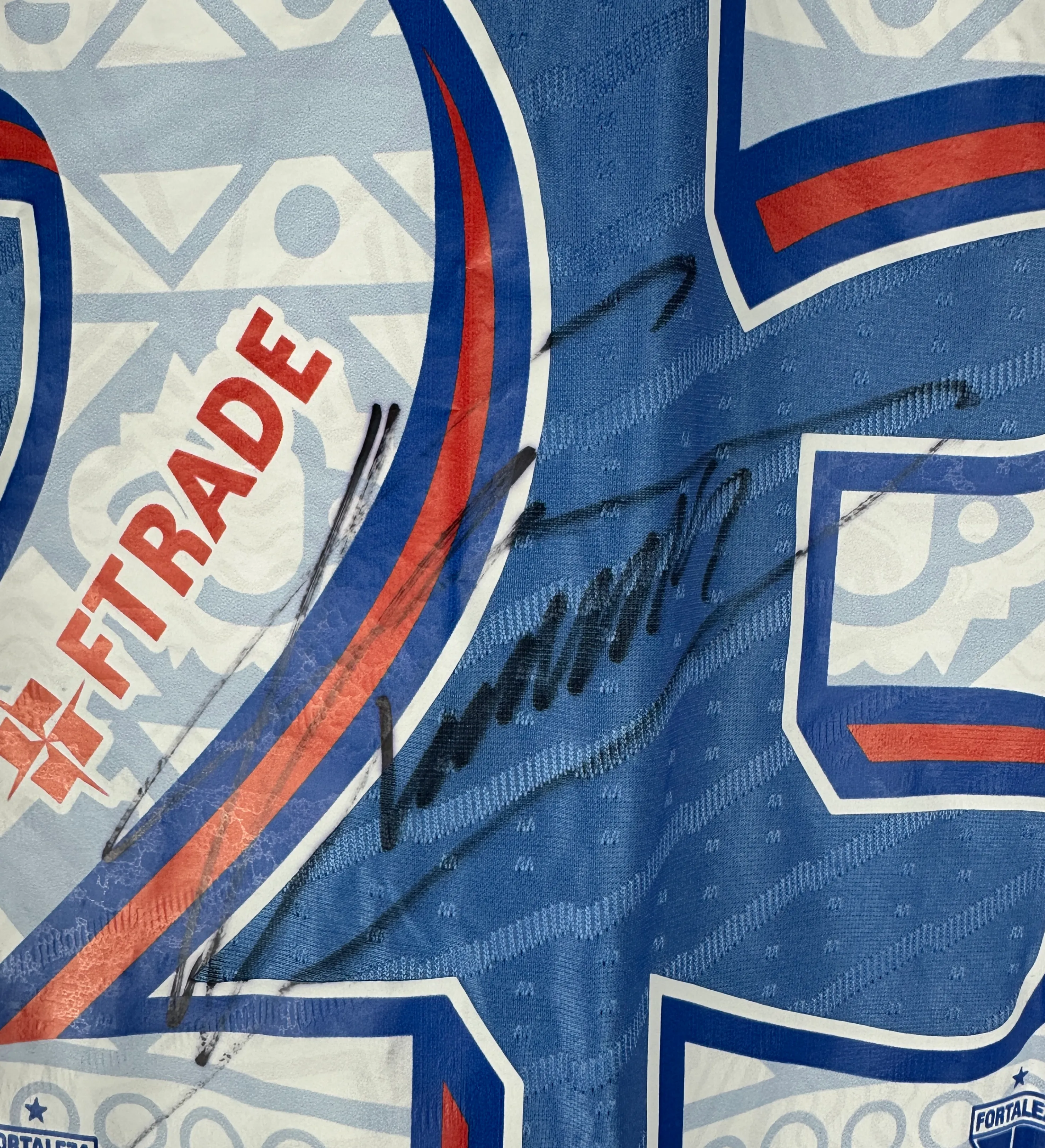 Camisa Fortaleza – Helton Leite – Fortaleza vs Atlético Mineiro – Partido de Conciencia Negra – Brasileirão 2025 – Usada en Juego y Autografada por el Ídolo — imagem 3 de 8