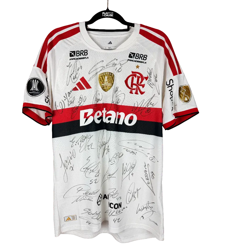 announcements/fb8e1cfd-4cb7-4463-a500-fede5dafc789/1790878193022-danilo-branca-libertadores-autografada-pelo-elenco-1.webp