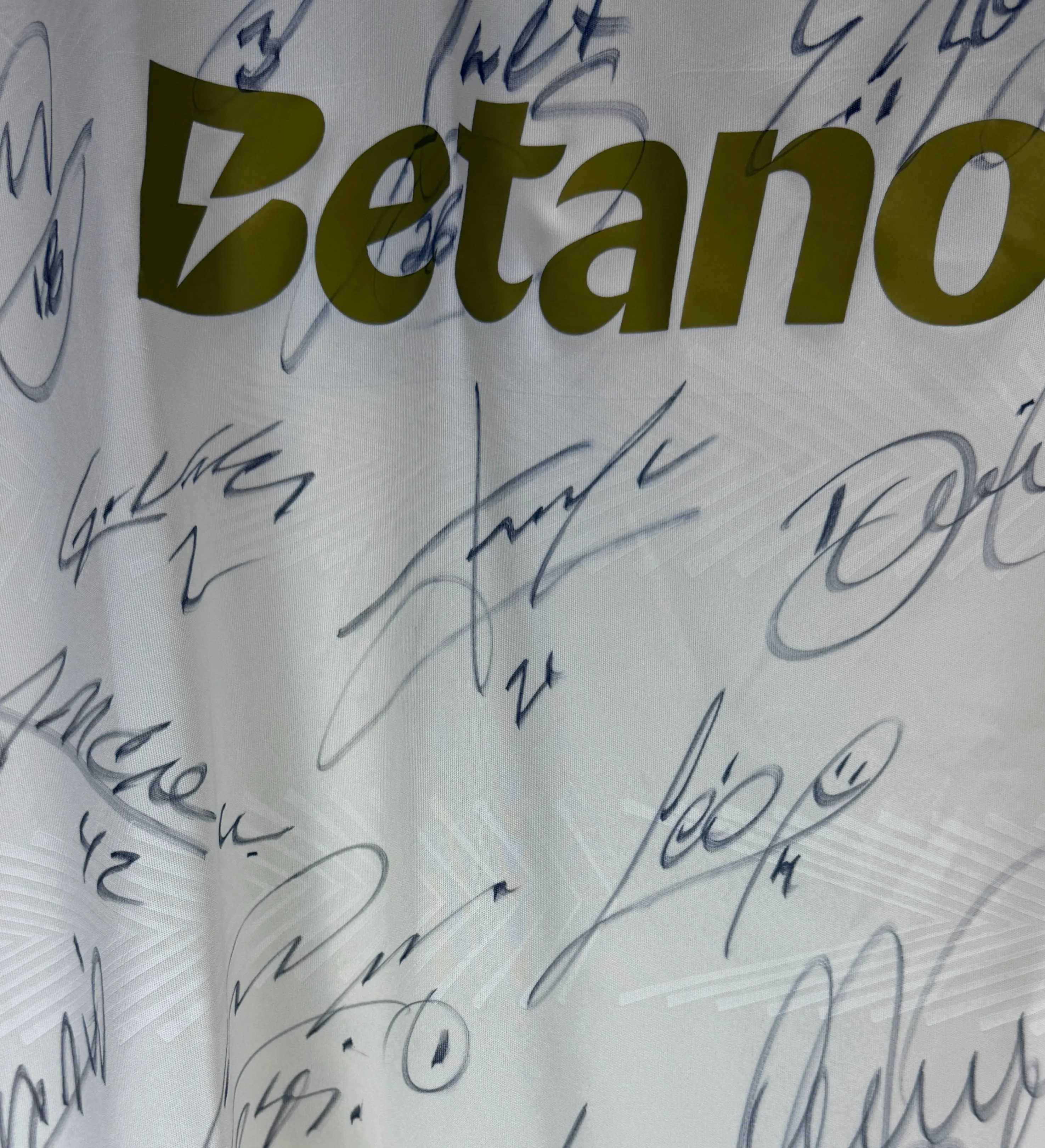 Clube de Regatas do Flamengo Jersey – Giorgian de Arrascaeta #10 – Official Third Kit – 2025 Season – Flamengo Nine-Time Brazilian Champion – Signed by the Entire Squad — imagem 3 de 3