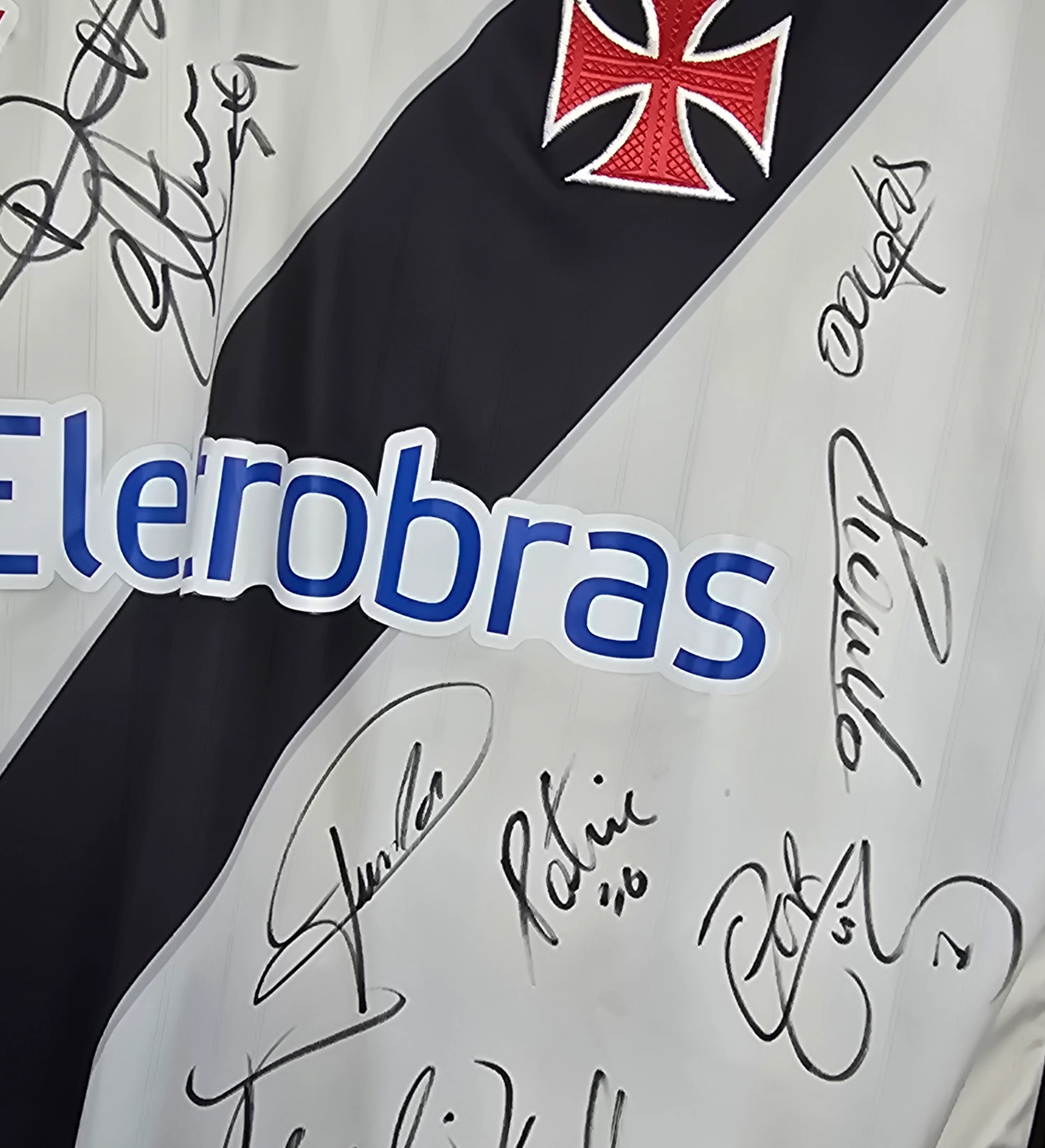 Camisa Vasco da Gama 2011 Campeão da Copa do Brasil Autografada pelo Elenco — imagem 4 de 6