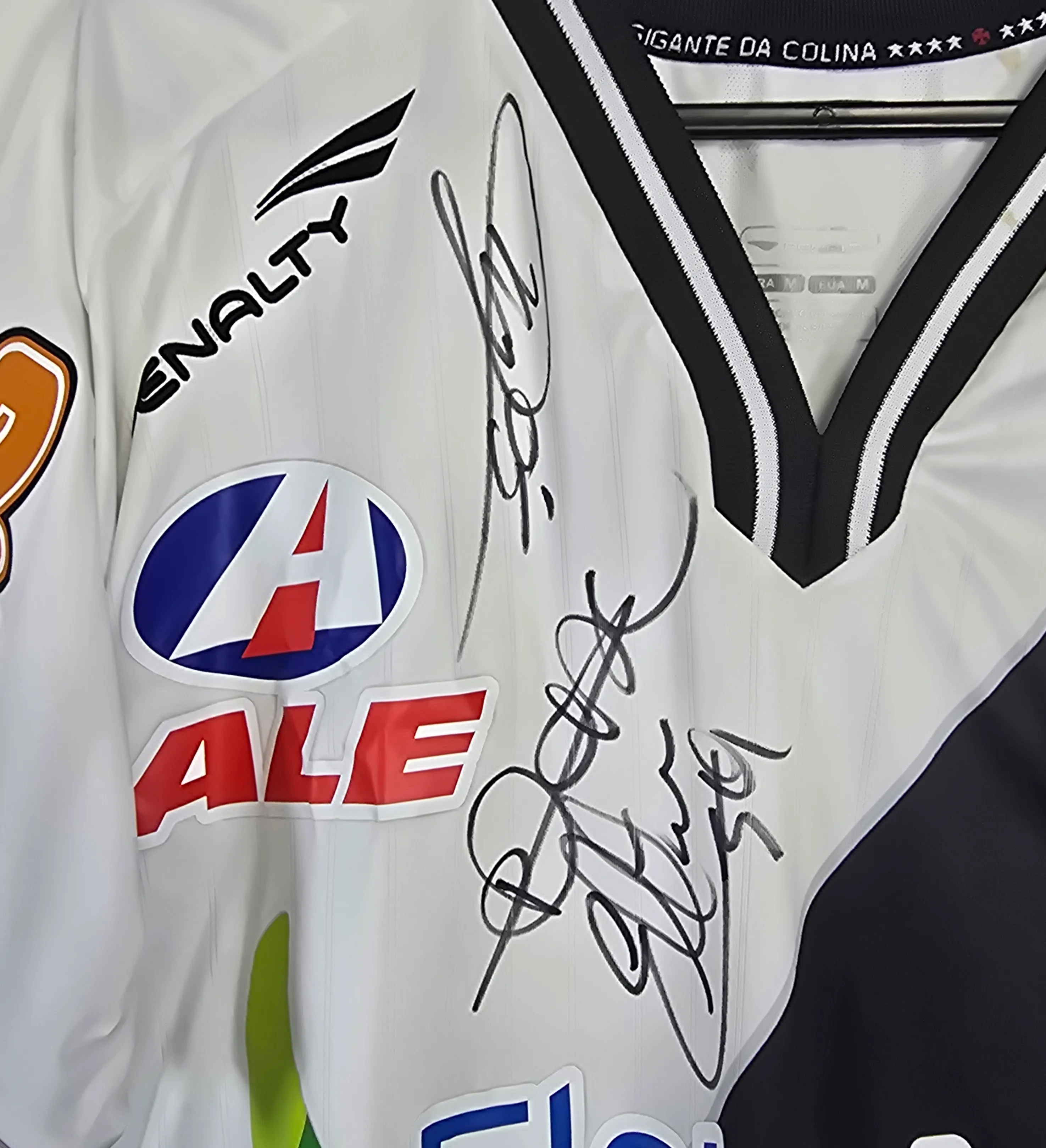 Camisa Vasco da Gama 2011 Campeão da Copa do Brasil Autografada pelo Elenco — imagem 5 de 6