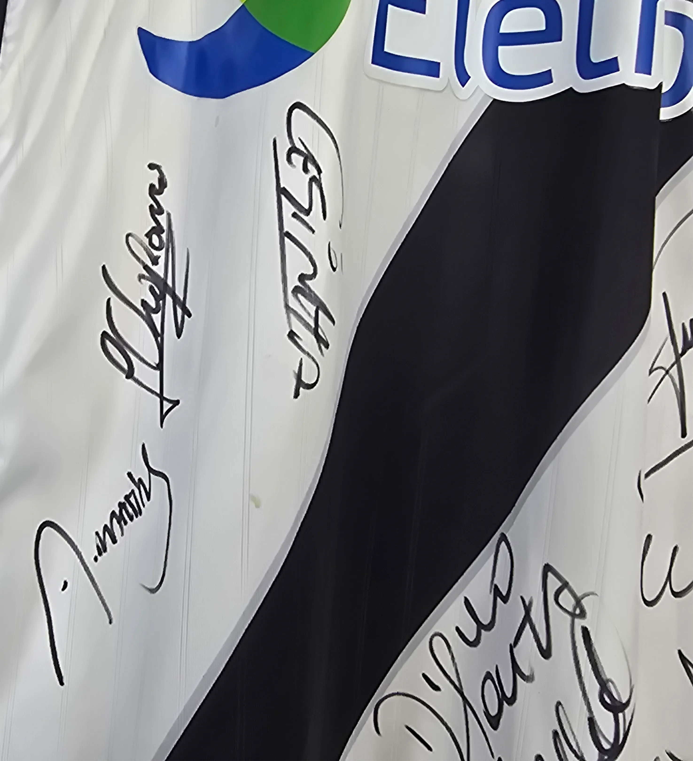 Camisa Vasco da Gama 2011 Campeão da Copa do Brasil Autografada pelo Elenco — imagem 6 de 6