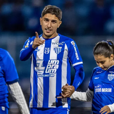 Camisa Avaí Jean Lucas Mães Leoas AVA x FOR Brasileirão B 2026 — imagem 2 de 5