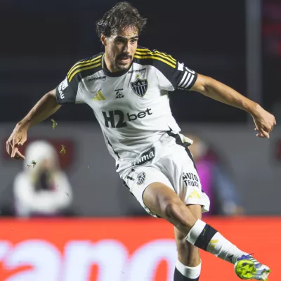 Camiseta del Clube Atlético Mineiro – Igor Gomes – SPT vs. CAM – Campeonato Brasileiro Série A 2025 – Usada y Firmada por el Crack — imagem 2 de 6